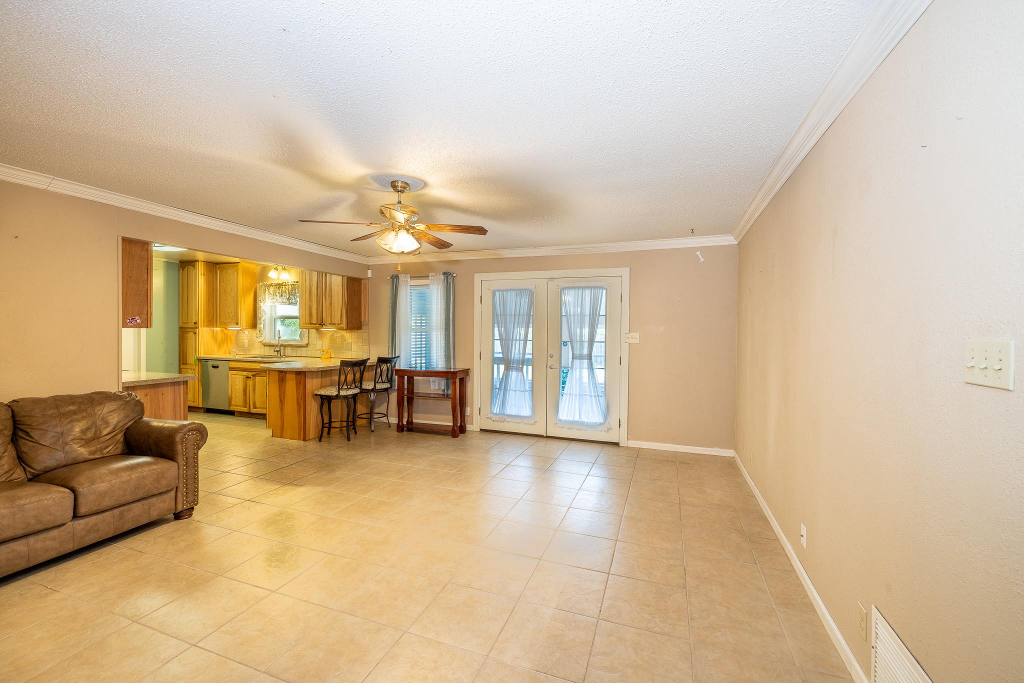 1833 Contour Dr, Gonzales, TX 78629