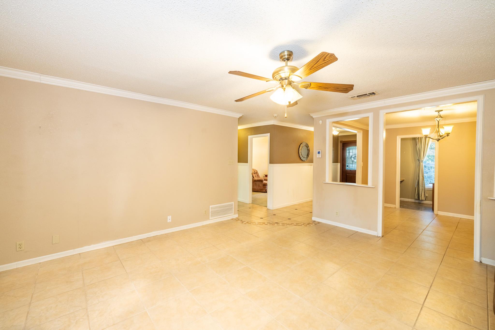 1833 Contour Dr, Gonzales, TX 78629