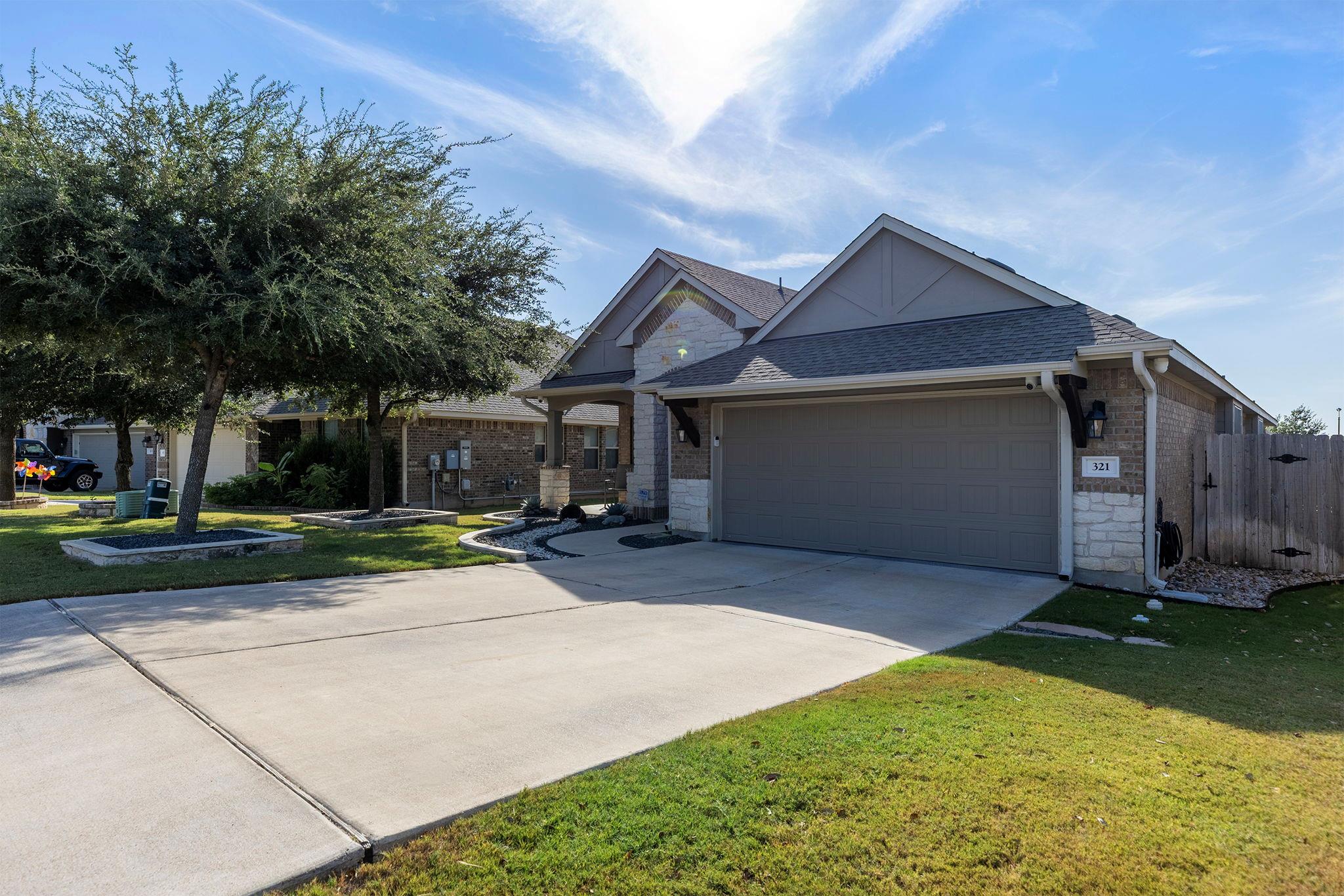 321 Lightcliff St, Hutto, TX 78634