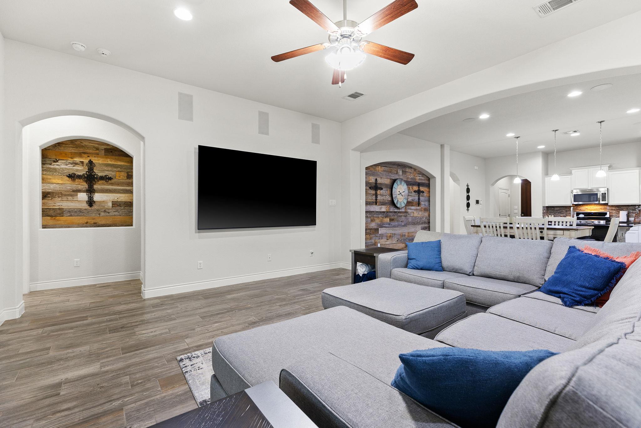 321 Lightcliff St, Hutto, TX 78634