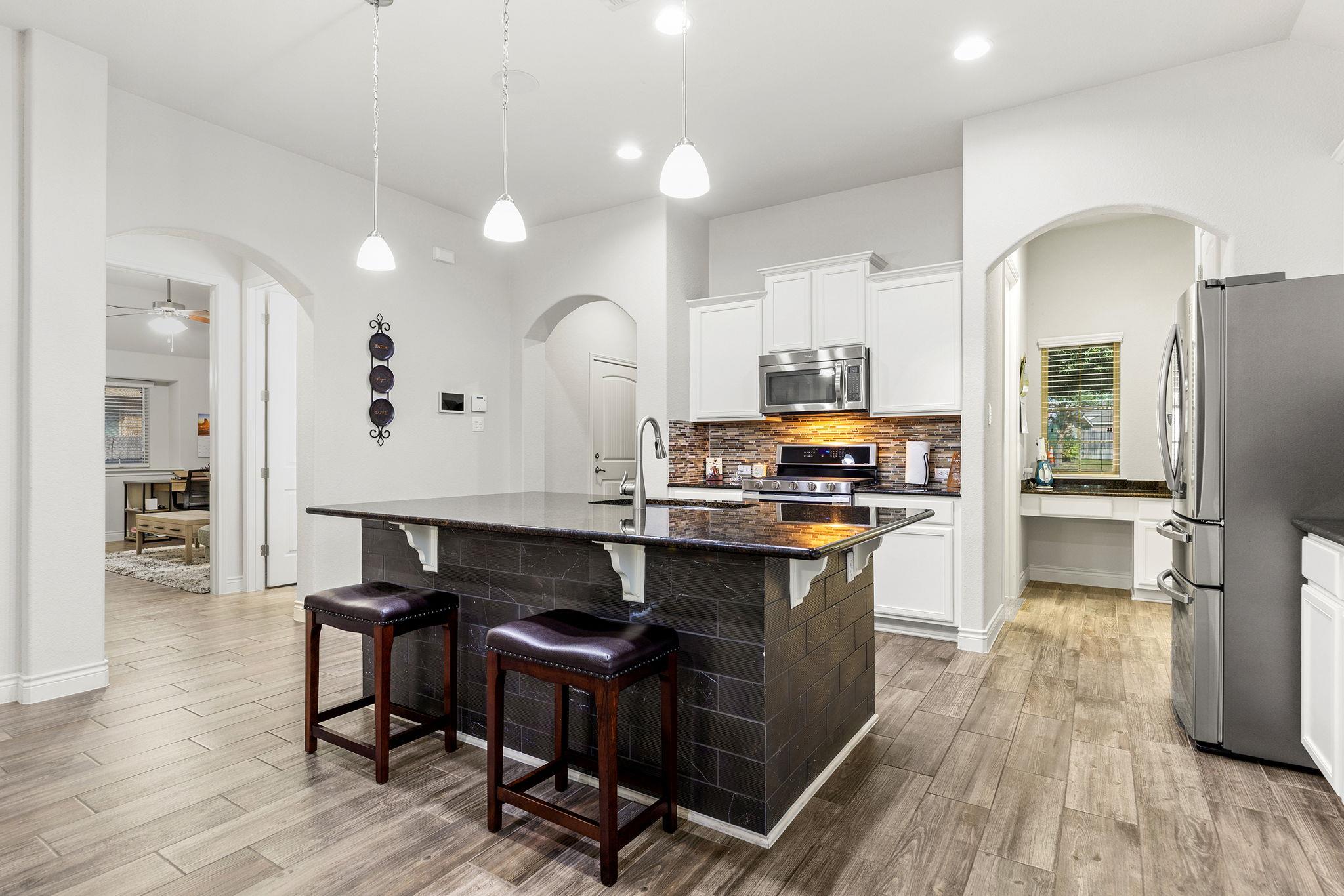 321 Lightcliff St, Hutto, TX 78634