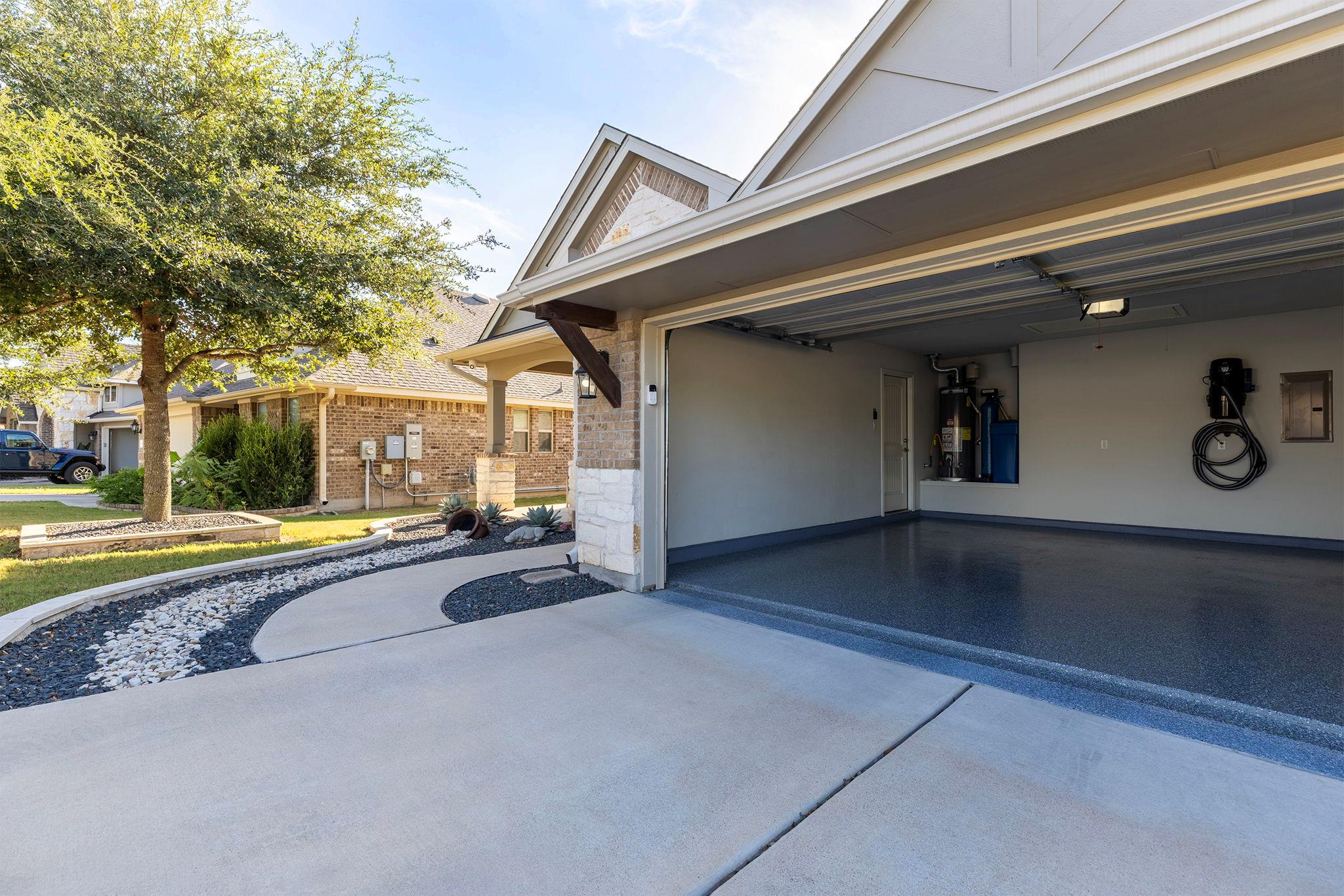 321 Lightcliff St, Hutto, TX 78634