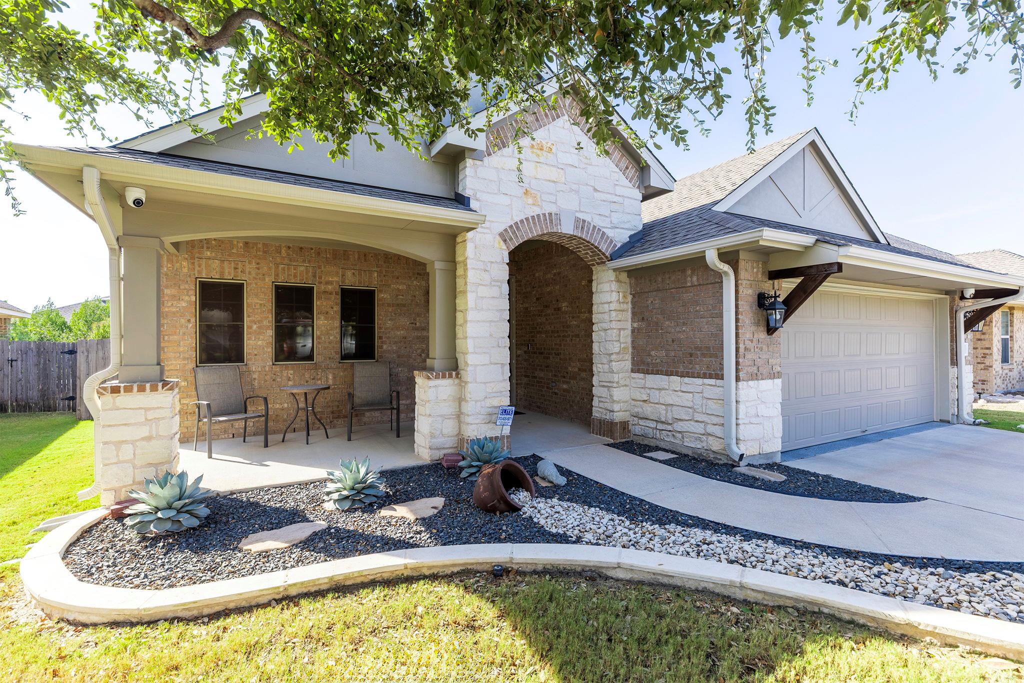 321 Lightcliff St, Hutto, TX 78634