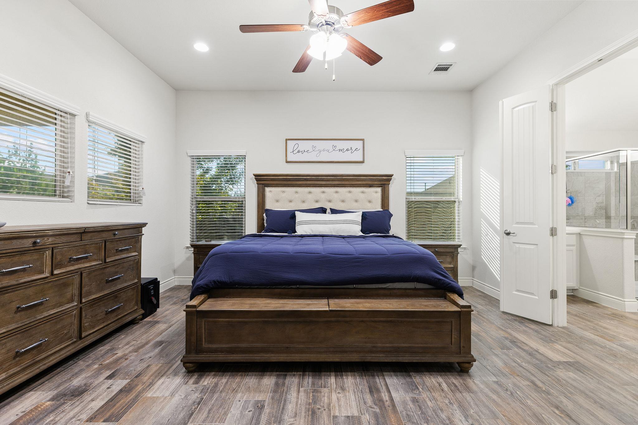 321 Lightcliff St, Hutto, TX 78634