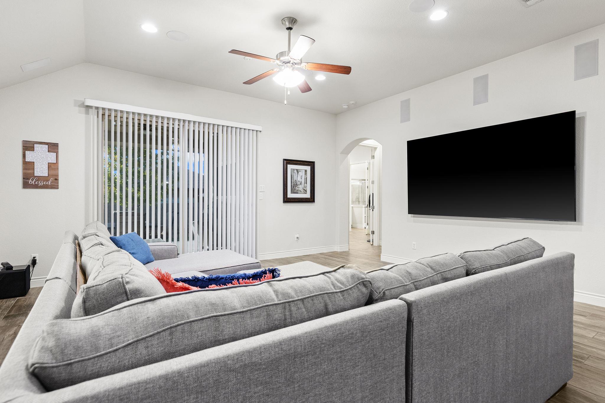 321 Lightcliff St, Hutto, TX 78634