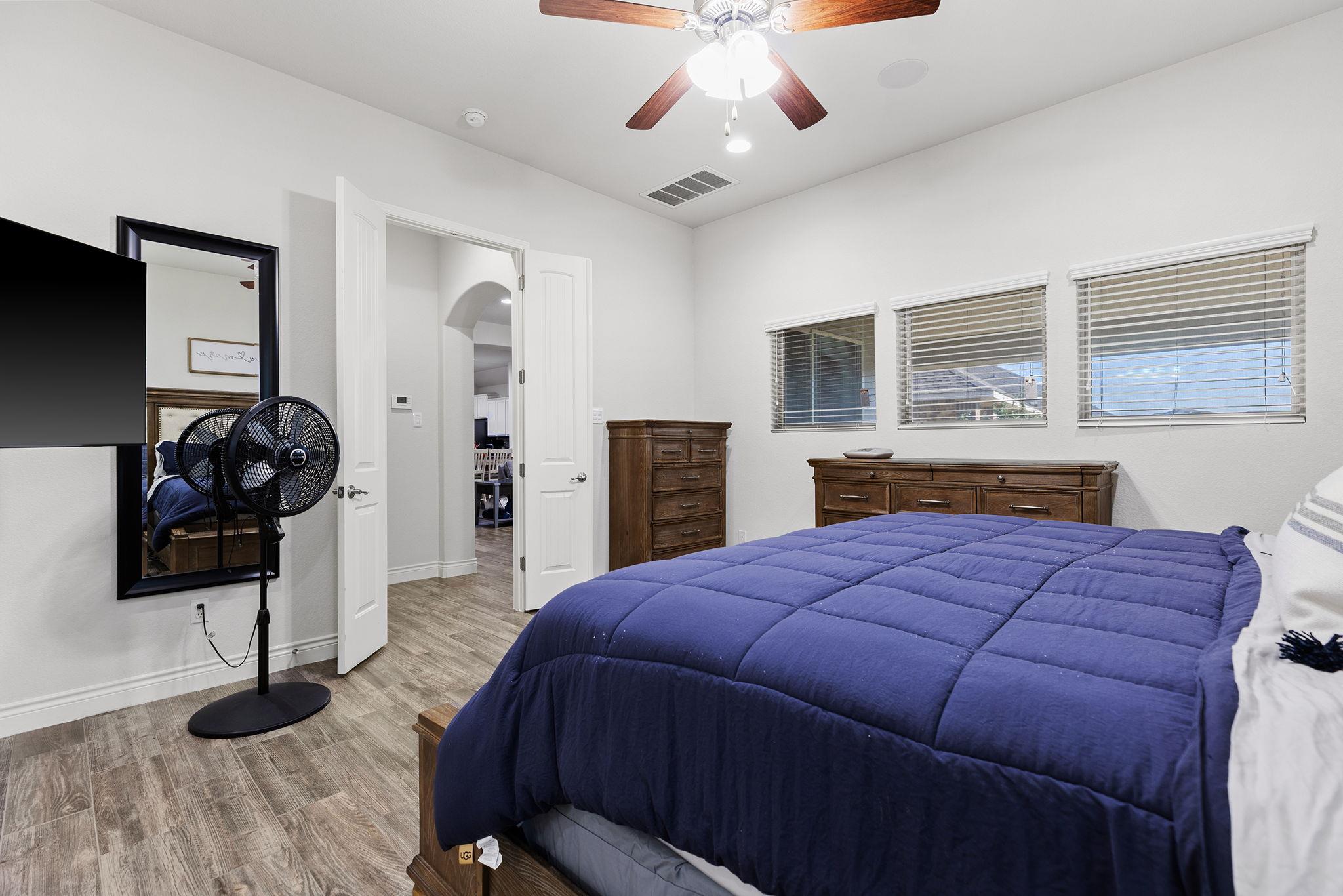 321 Lightcliff St, Hutto, TX 78634