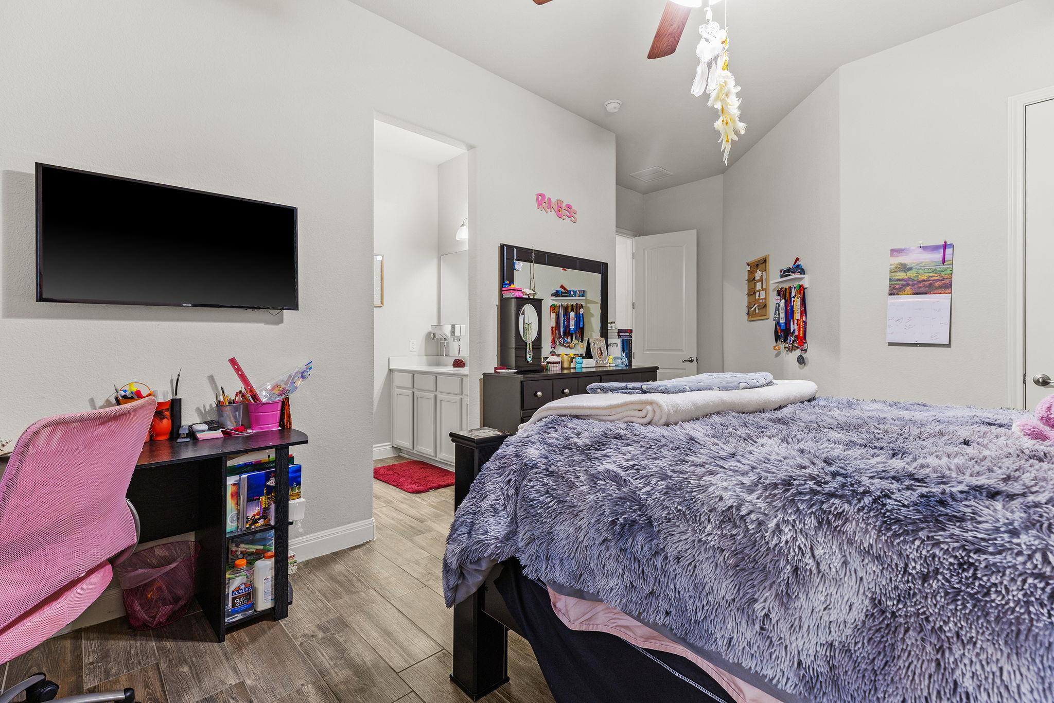 321 Lightcliff St, Hutto, TX 78634