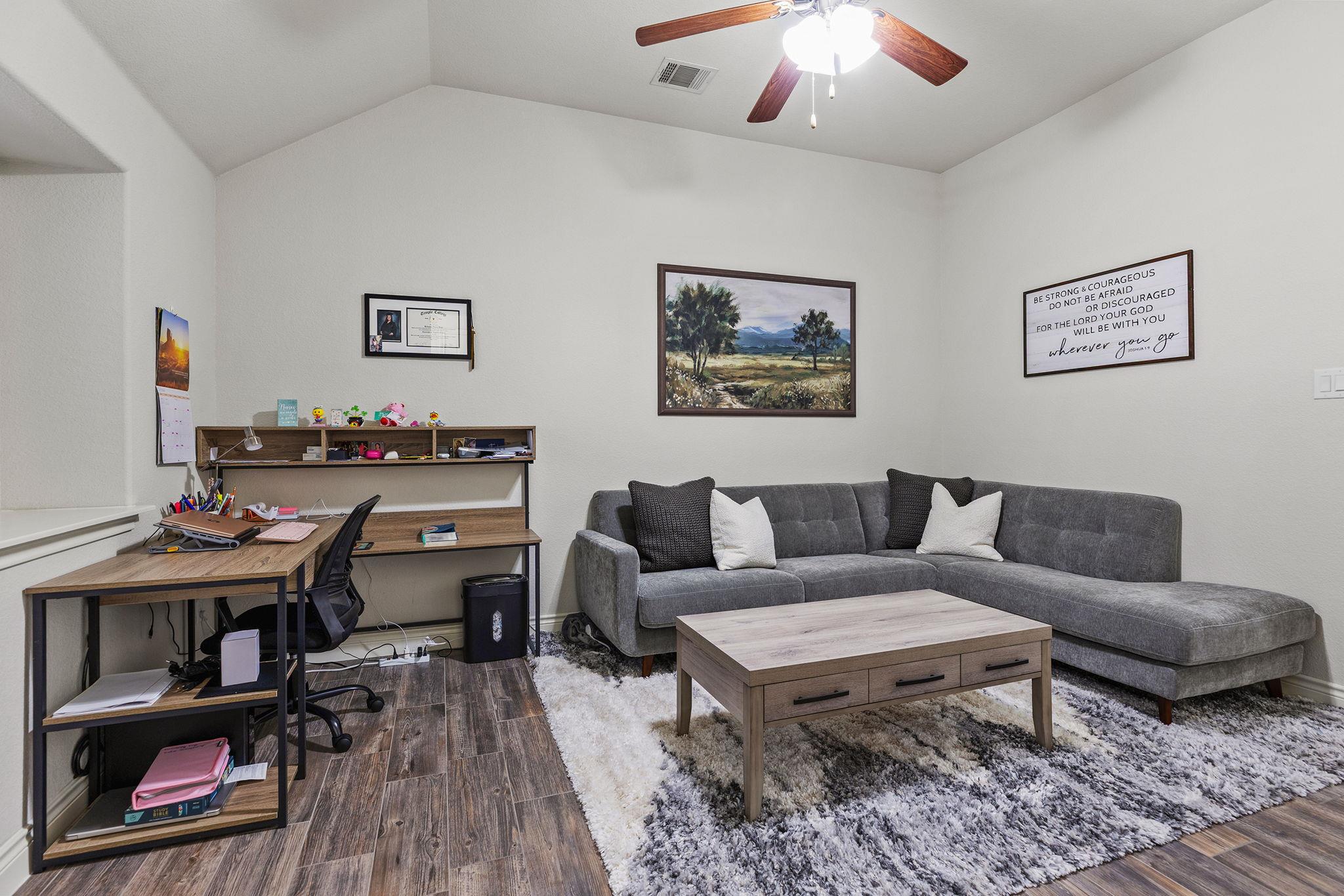 321 Lightcliff St, Hutto, TX 78634