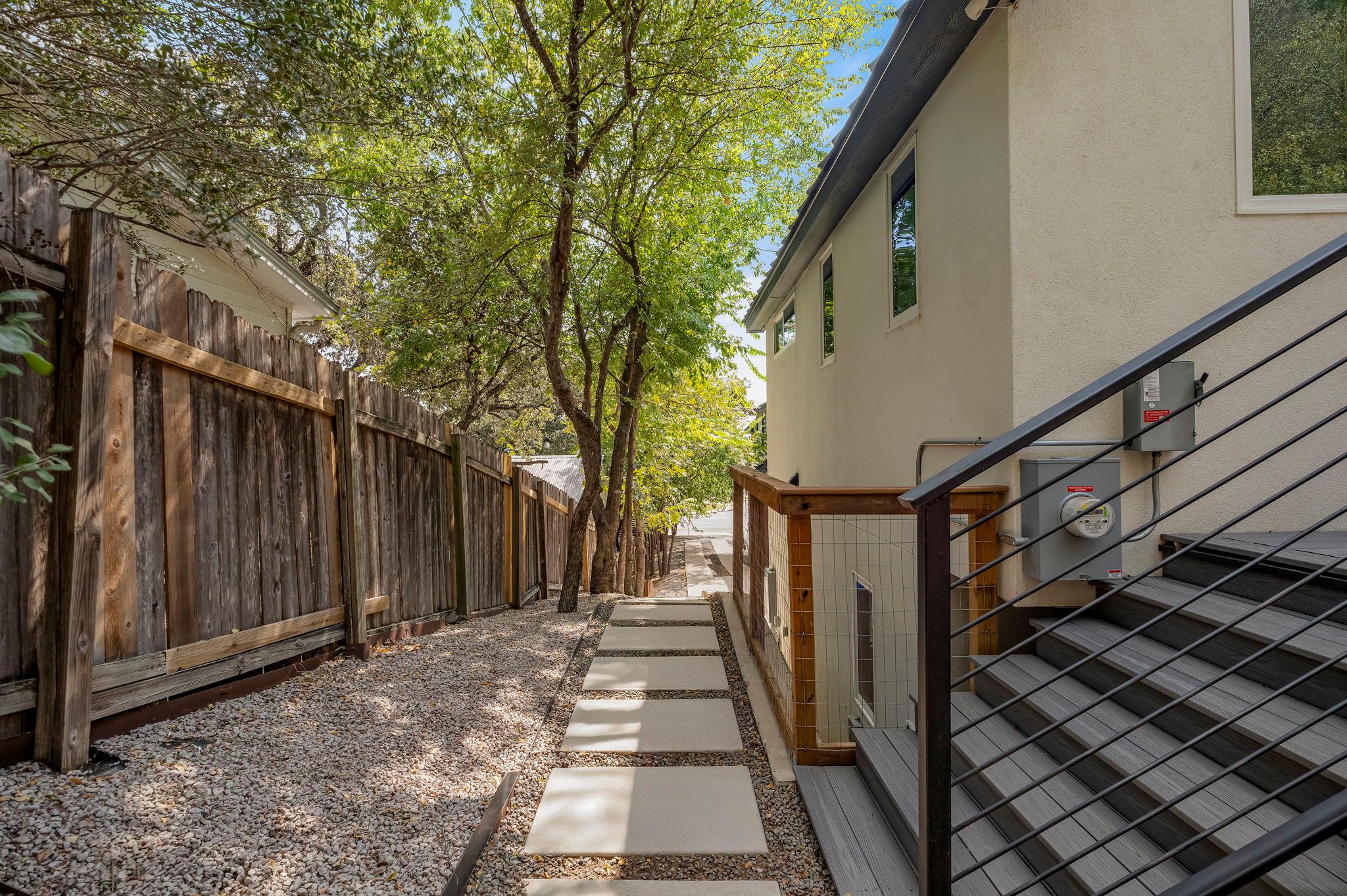 2812 Oak Springs Dr # 2, Austin, TX 78702