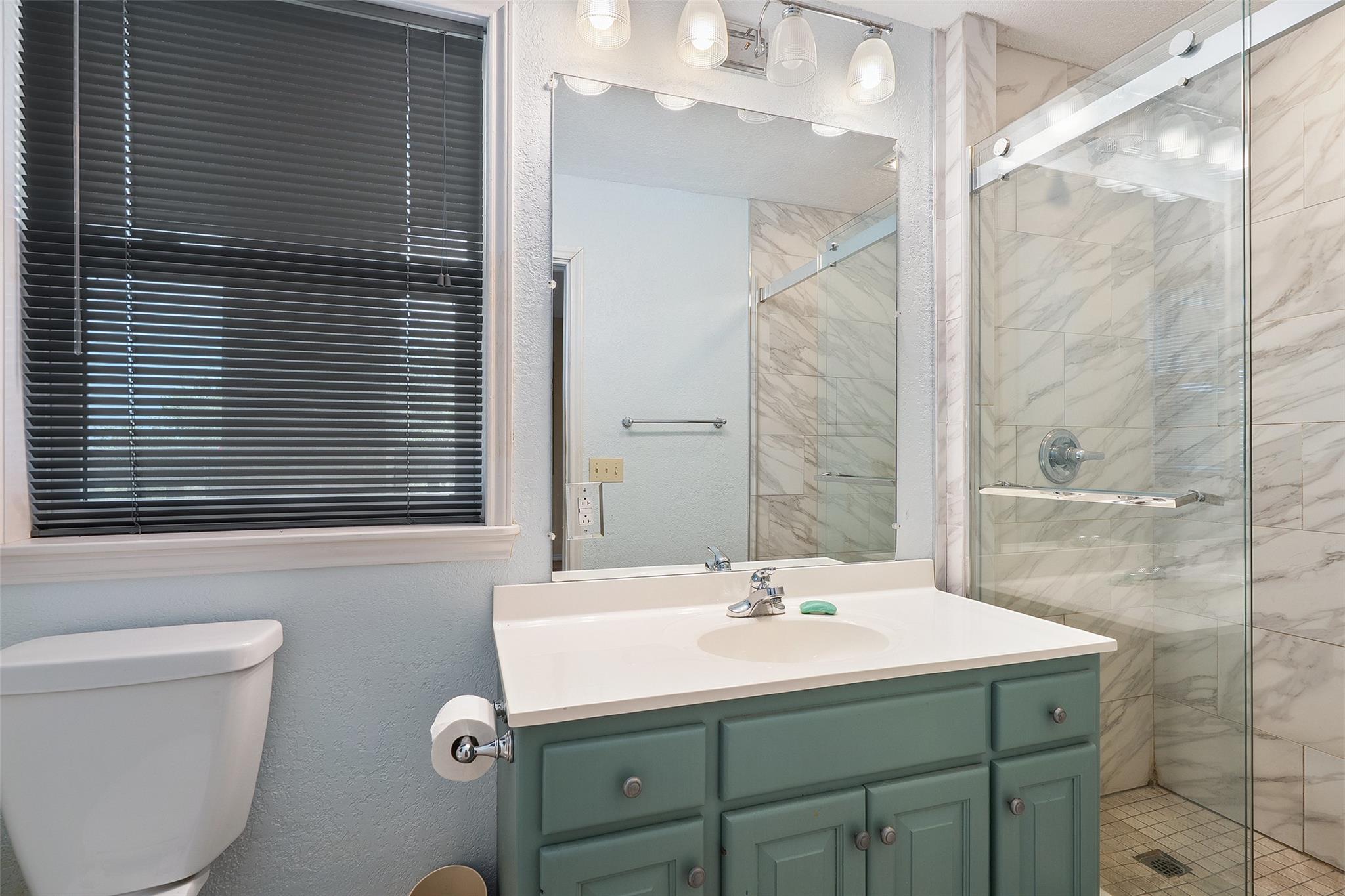 1011 Ridge Point Dr, Marble Falls, TX 78654