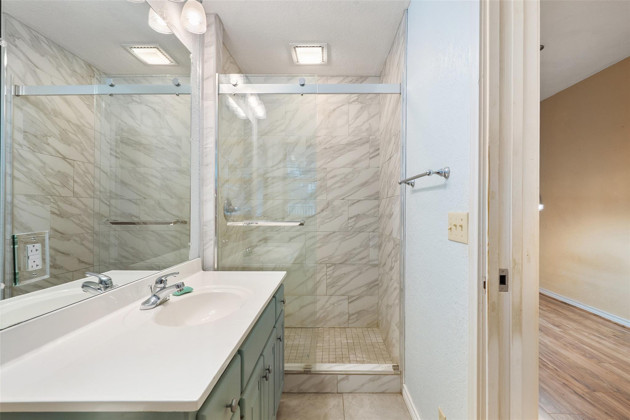 1011 Ridge Point Dr, Marble Falls, TX 78654