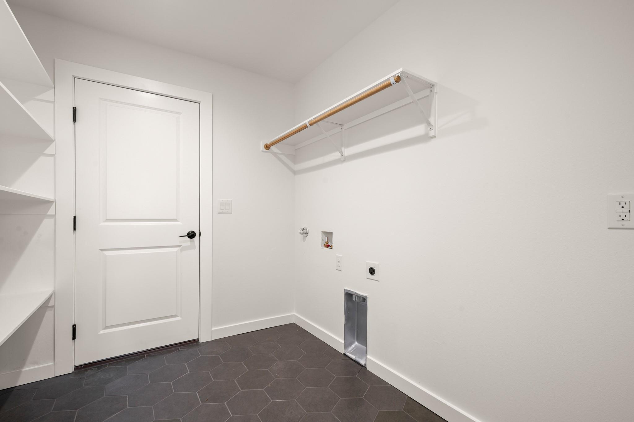 18208 Gregg Bluff Rd, Jonestown, TX 78645