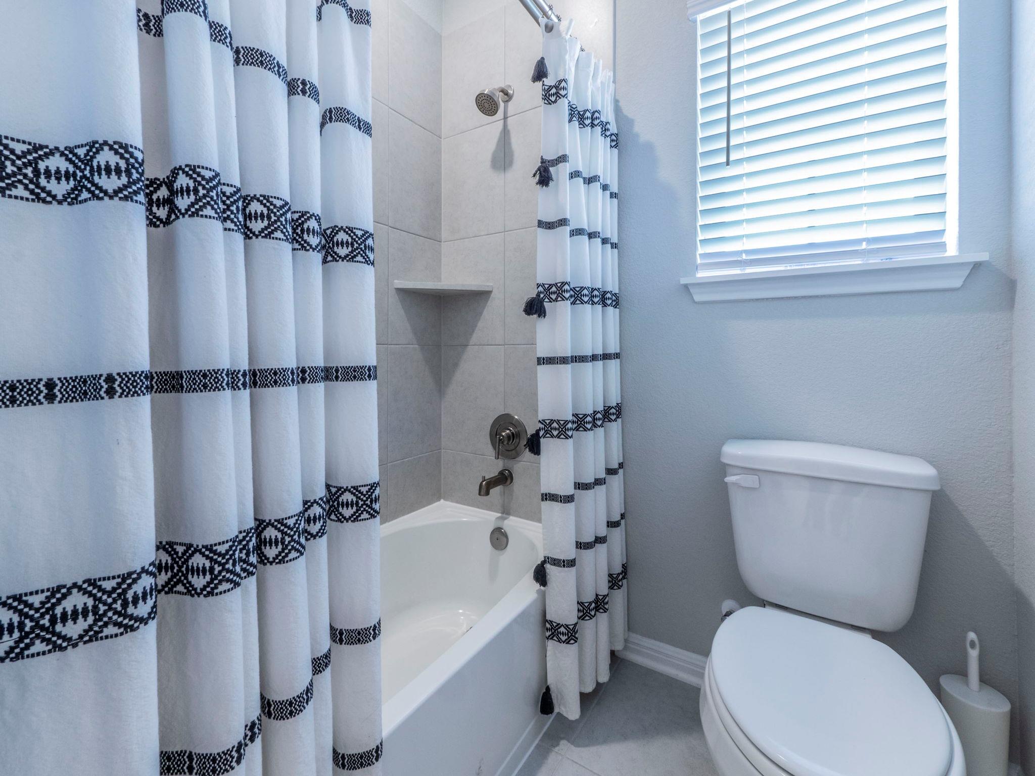 1636 Bella Dr, Leander, TX 78641