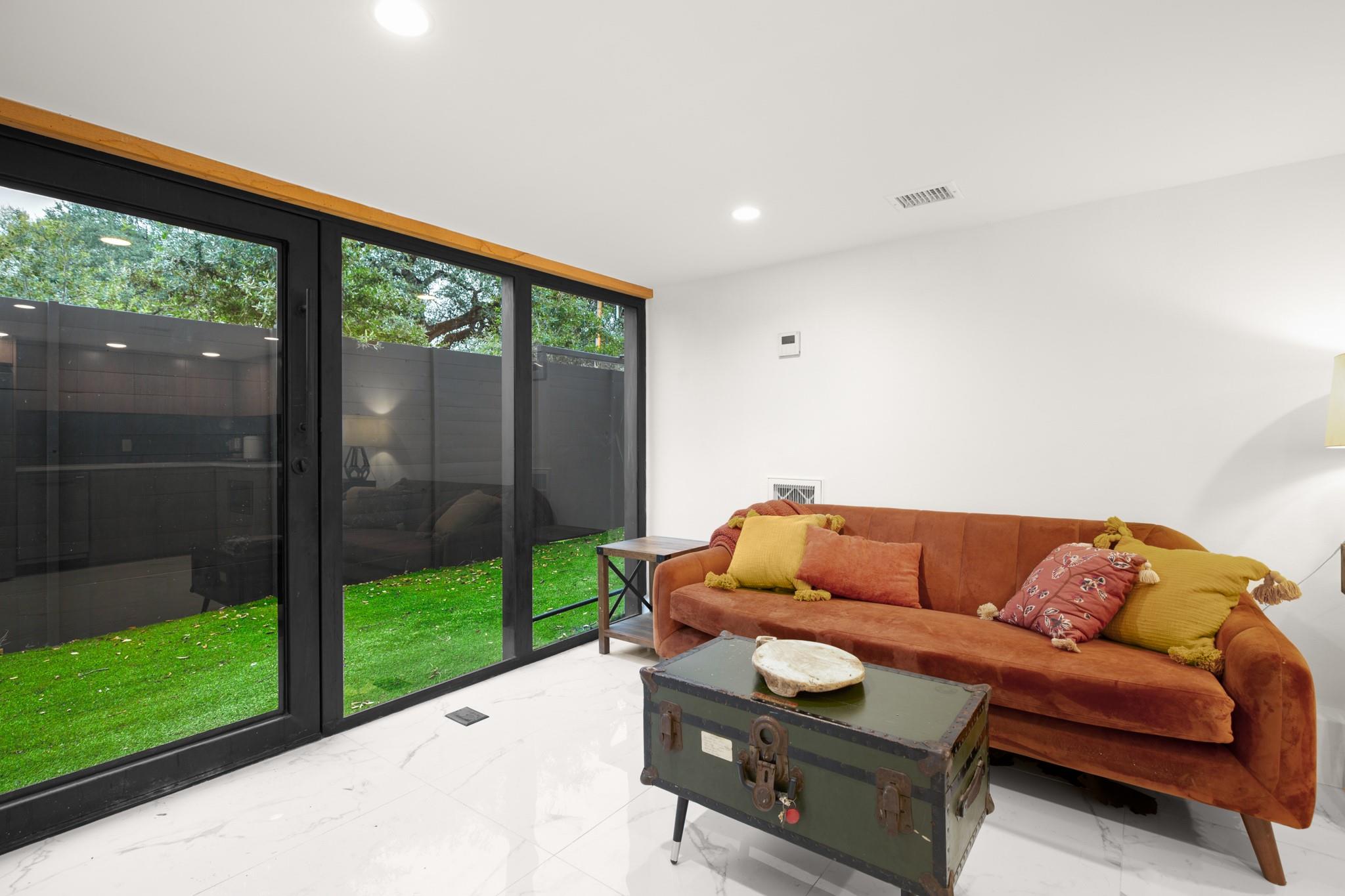 2416 E 10th St, Austin, TX 78702