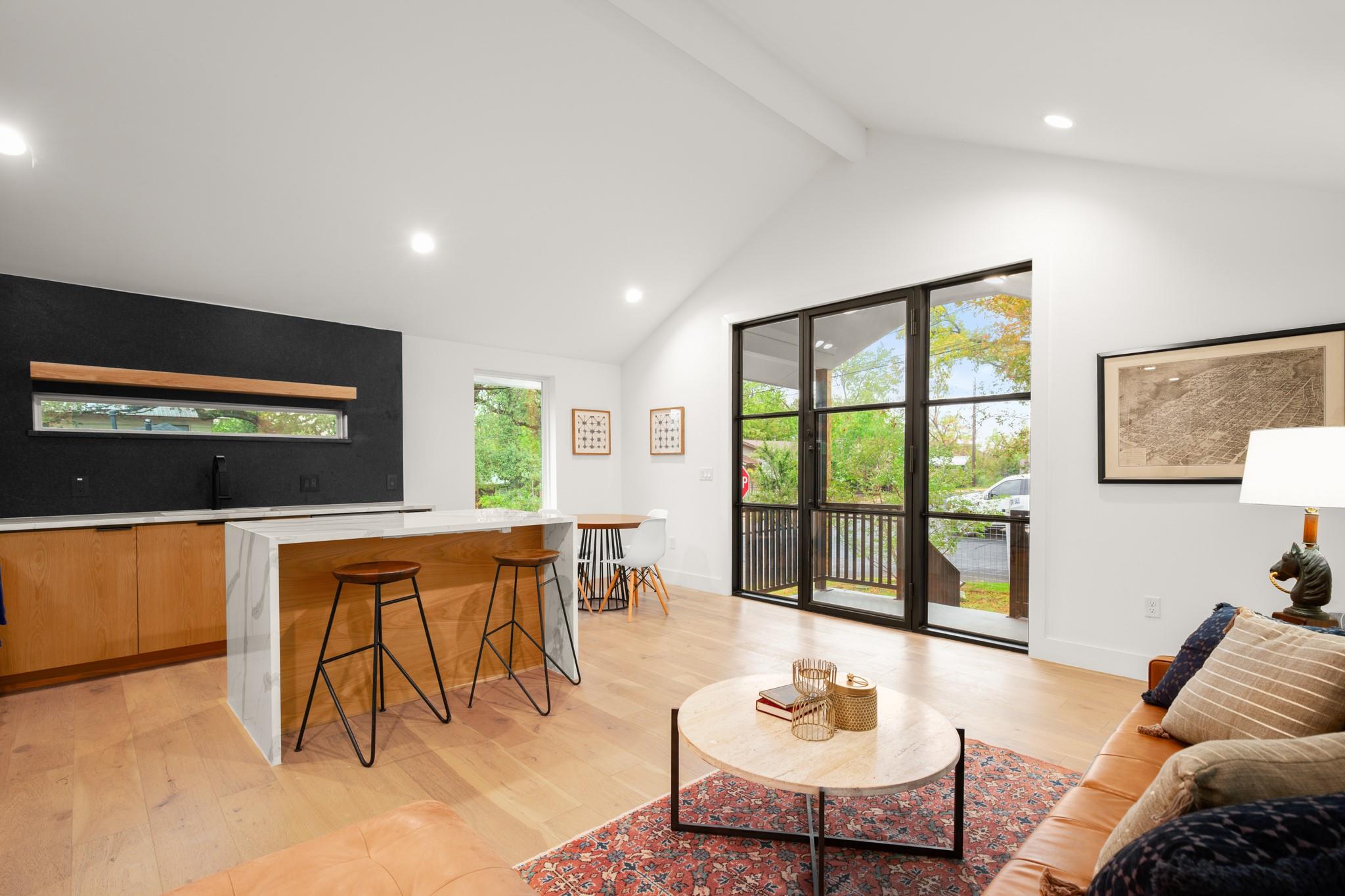 2416 E 10th St, Austin, TX 78702