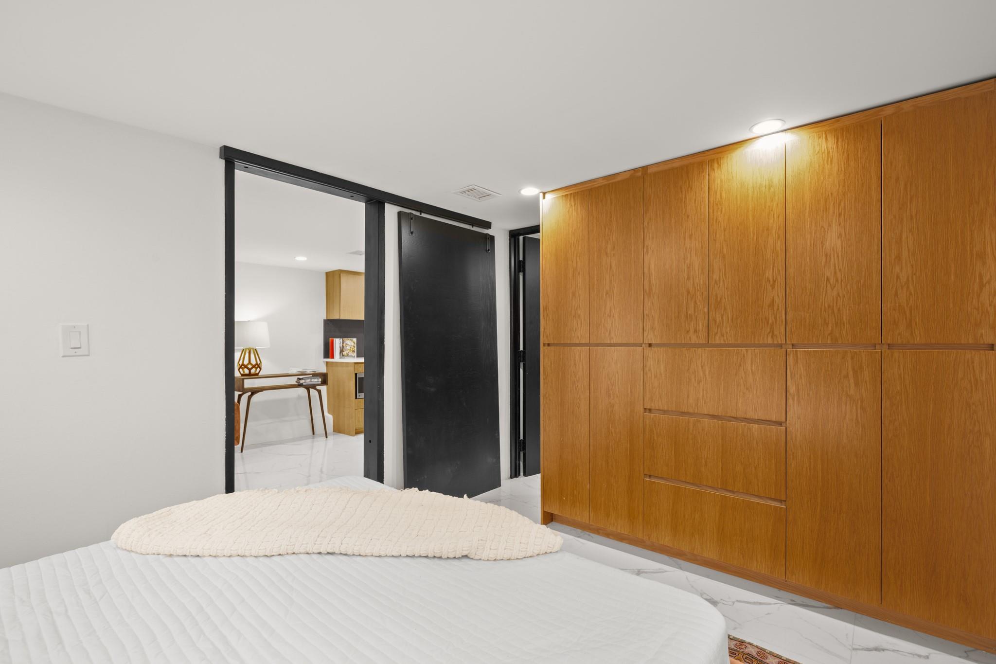 2416 E 10th St, Austin, TX 78702