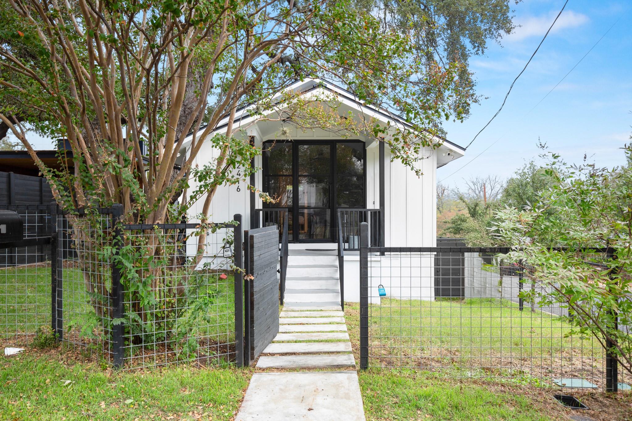 2416 E 10th St, Austin, TX 78702