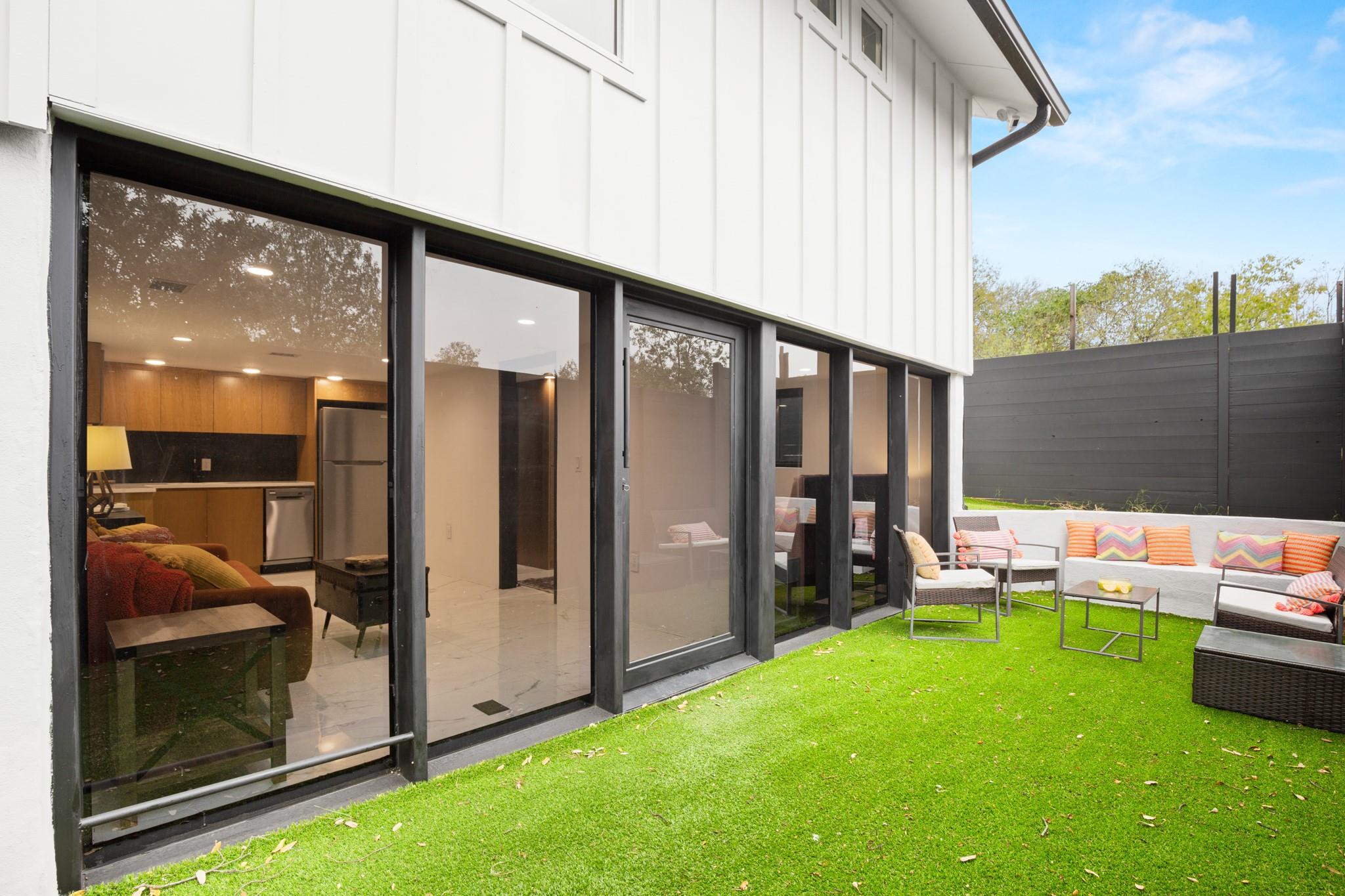 2416 E 10th St, Austin, TX 78702