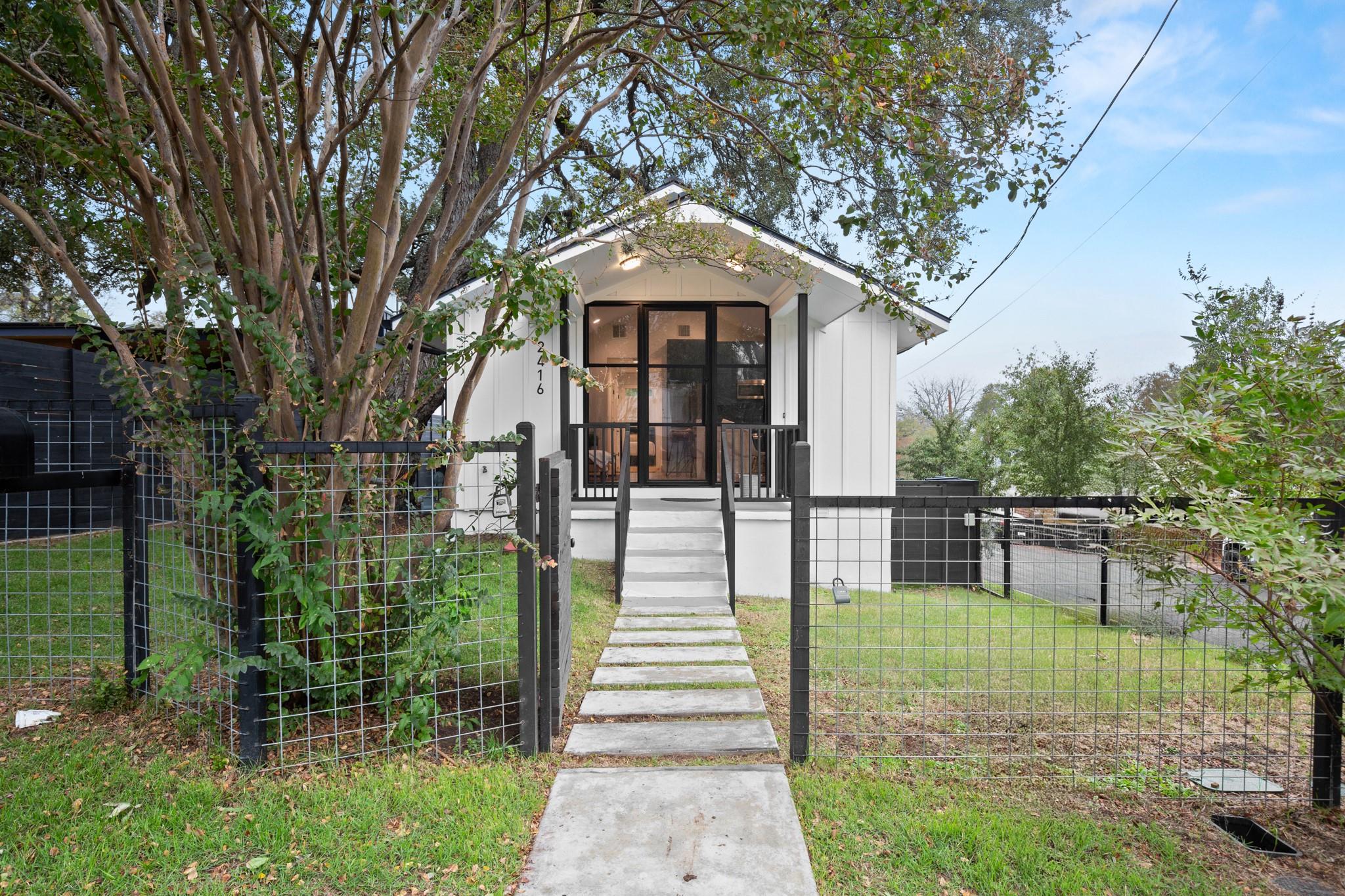 2416 E 10th St, Austin, TX 78702