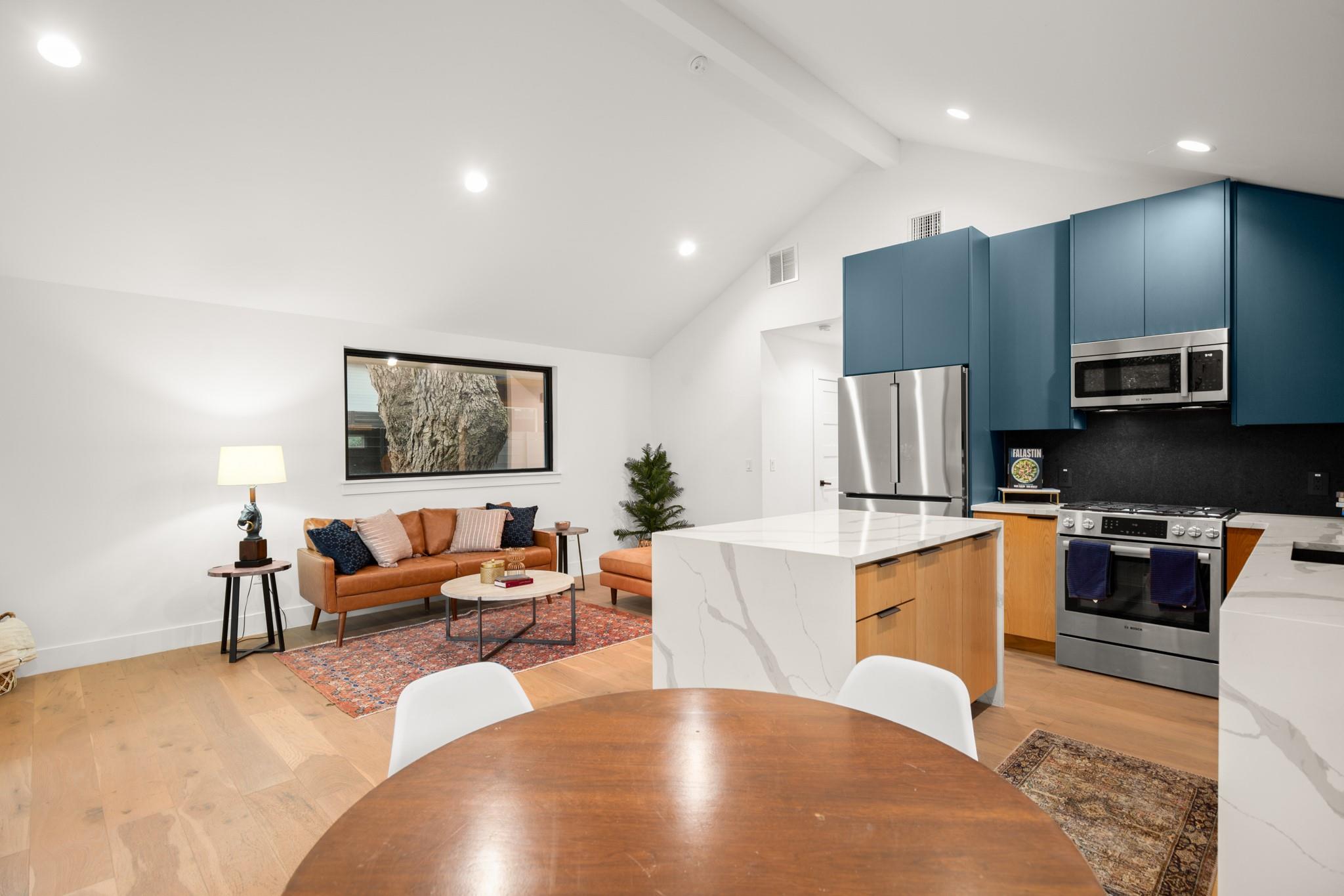 2416 E 10th St, Austin, TX 78702