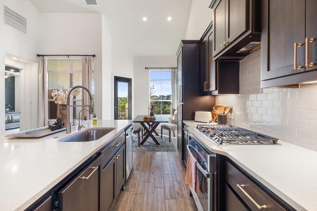 427 Cartwheel Bnd # 92, Austin, TX 78738