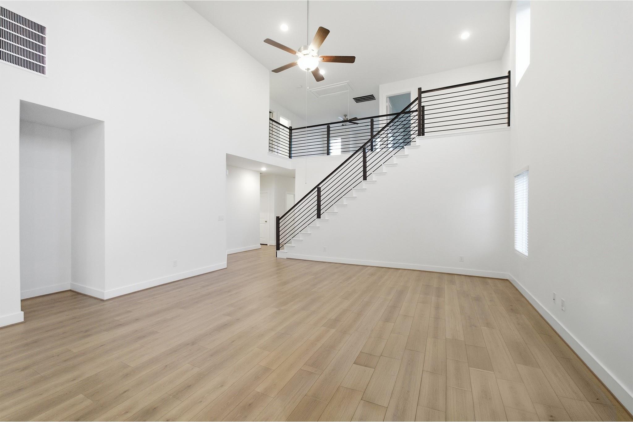 121 Cougar Hill Dr, Jarrell, TX 76537