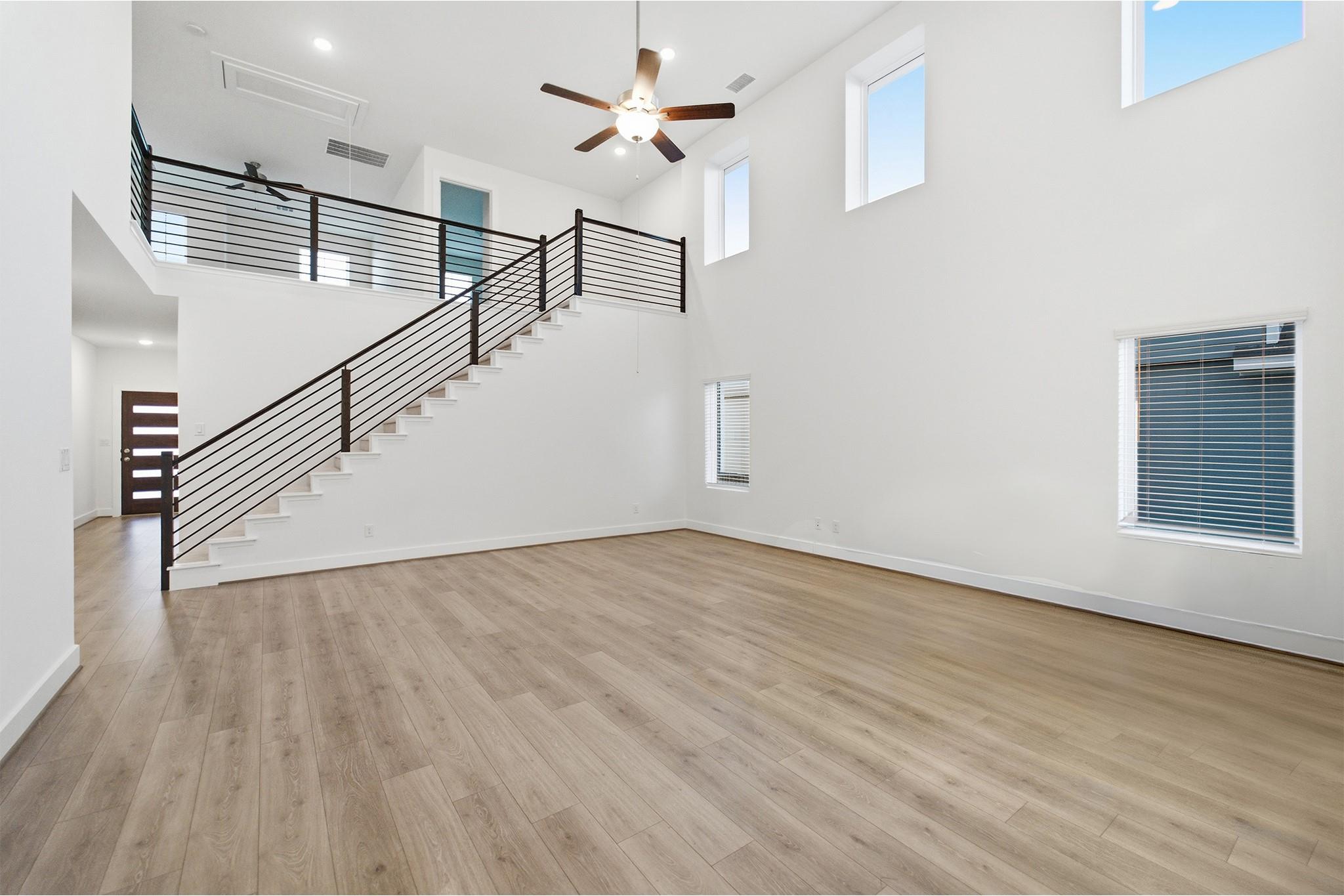 121 Cougar Hill Dr, Jarrell, TX 76537