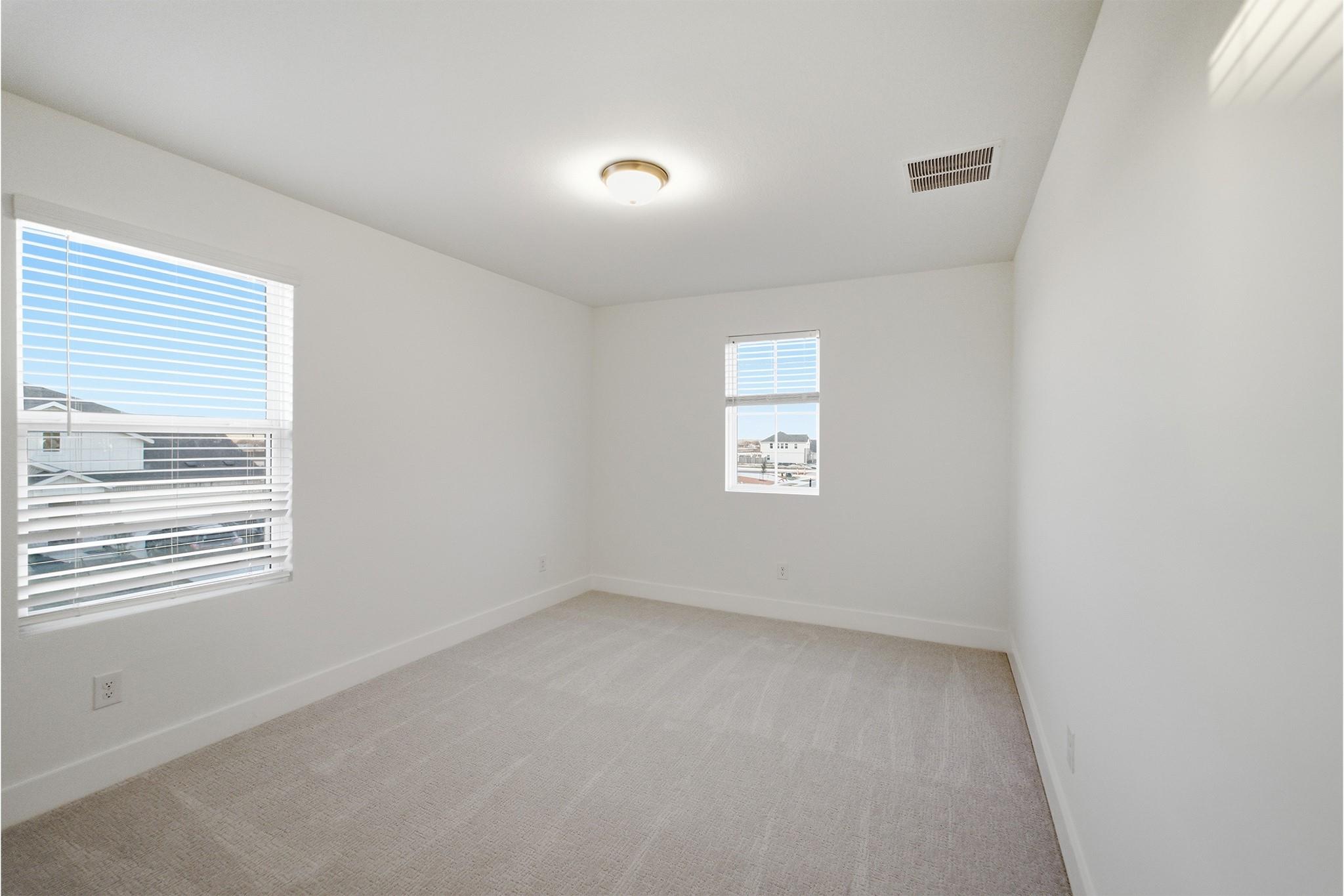 121 Cougar Hill Dr, Jarrell, TX 76537