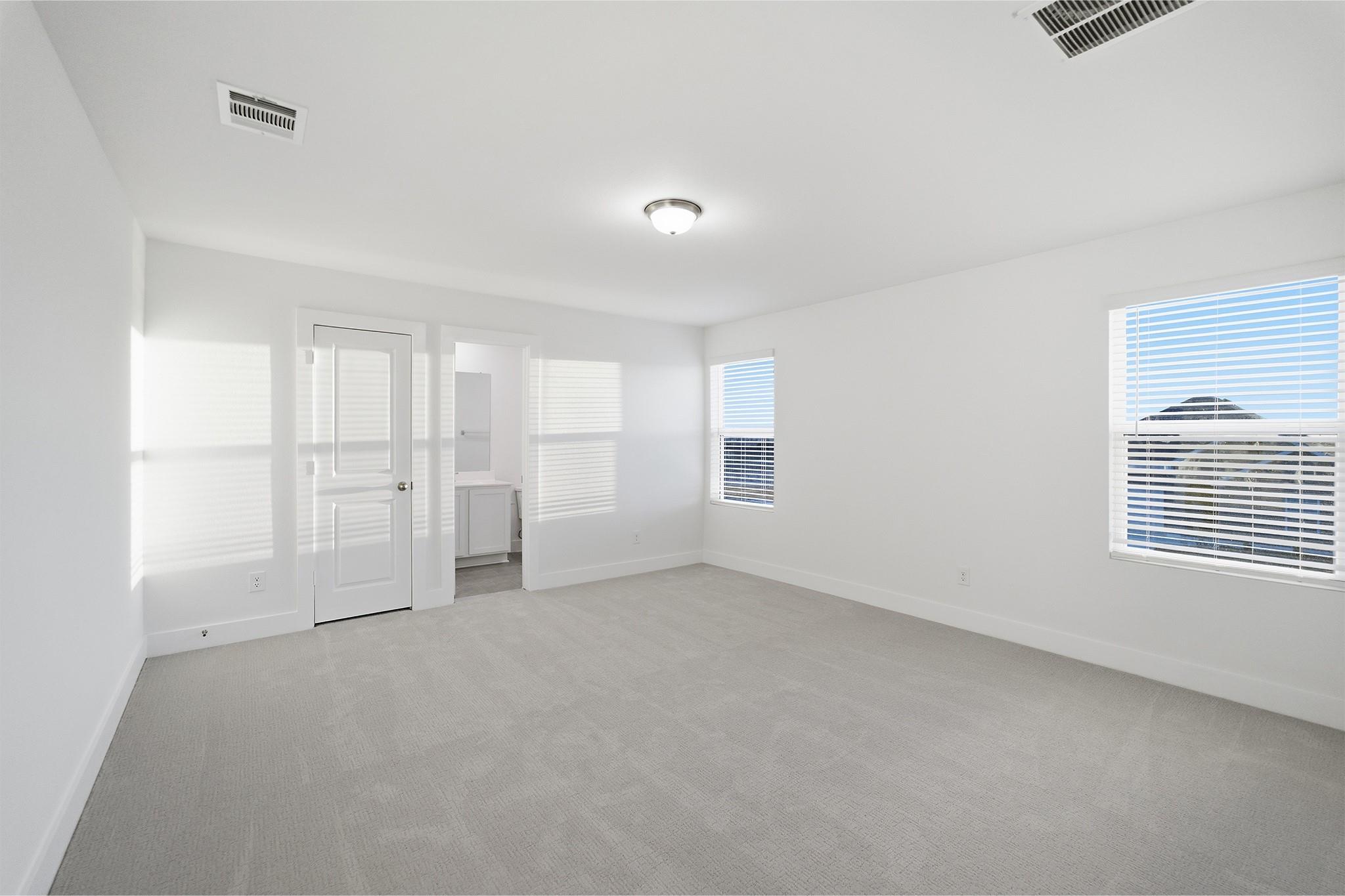 121 Cougar Hill Dr, Jarrell, TX 76537