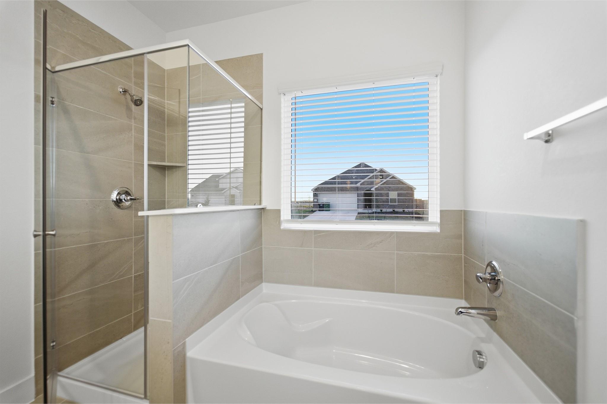 121 Cougar Hill Dr, Jarrell, TX 76537