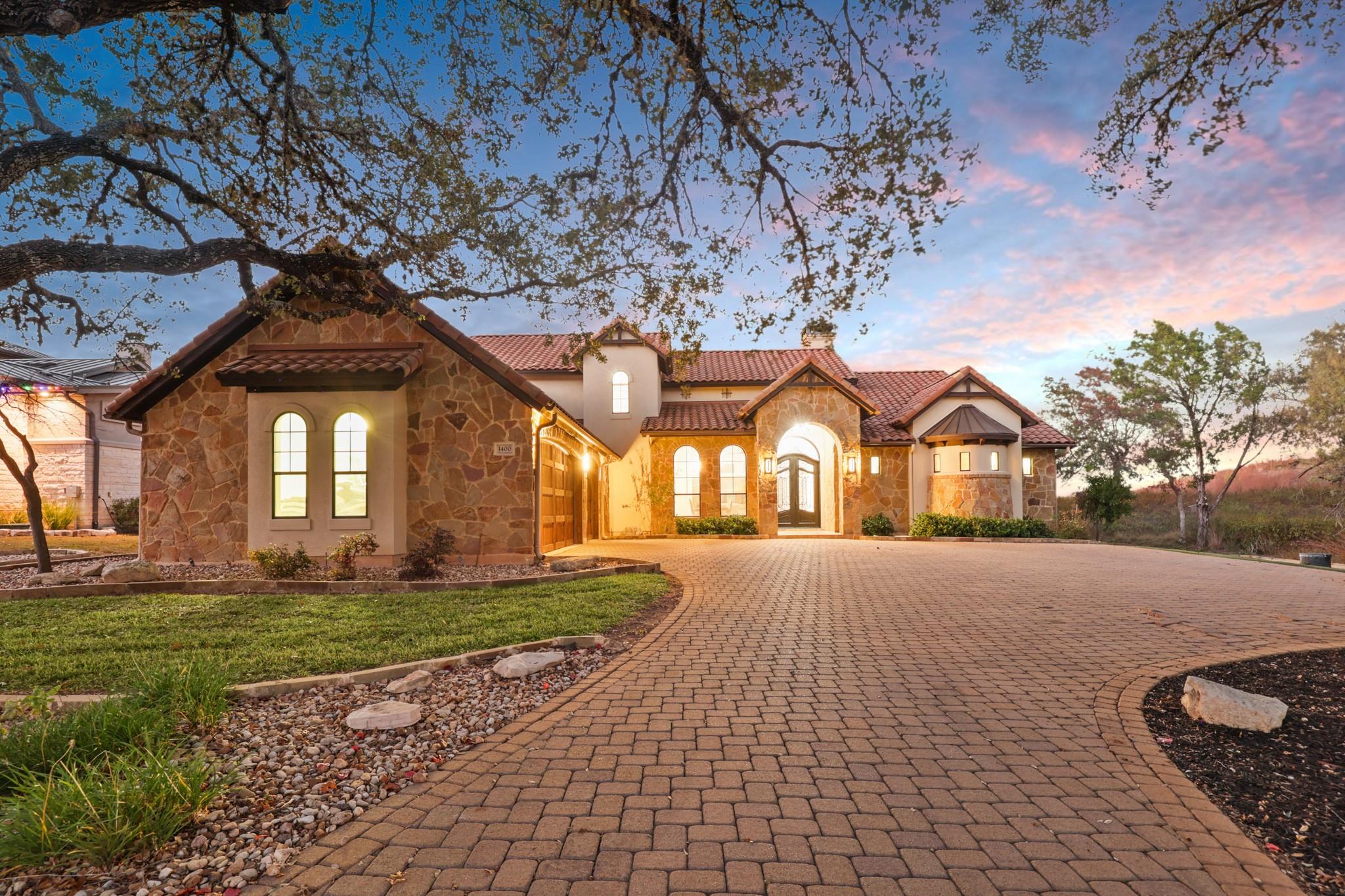 1400 Watercliffe Dr, Lago Vista, TX 78645