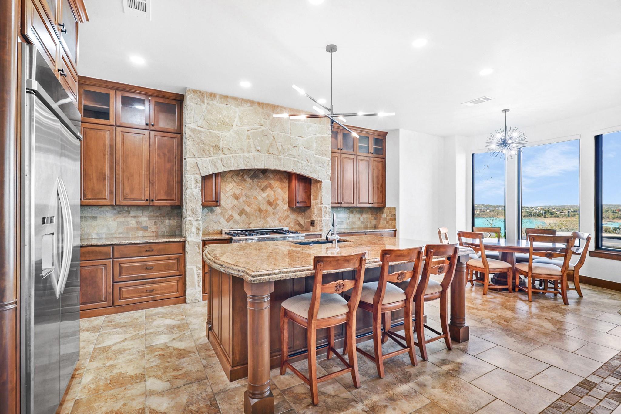 1400 Watercliffe Dr, Lago Vista, TX 78645