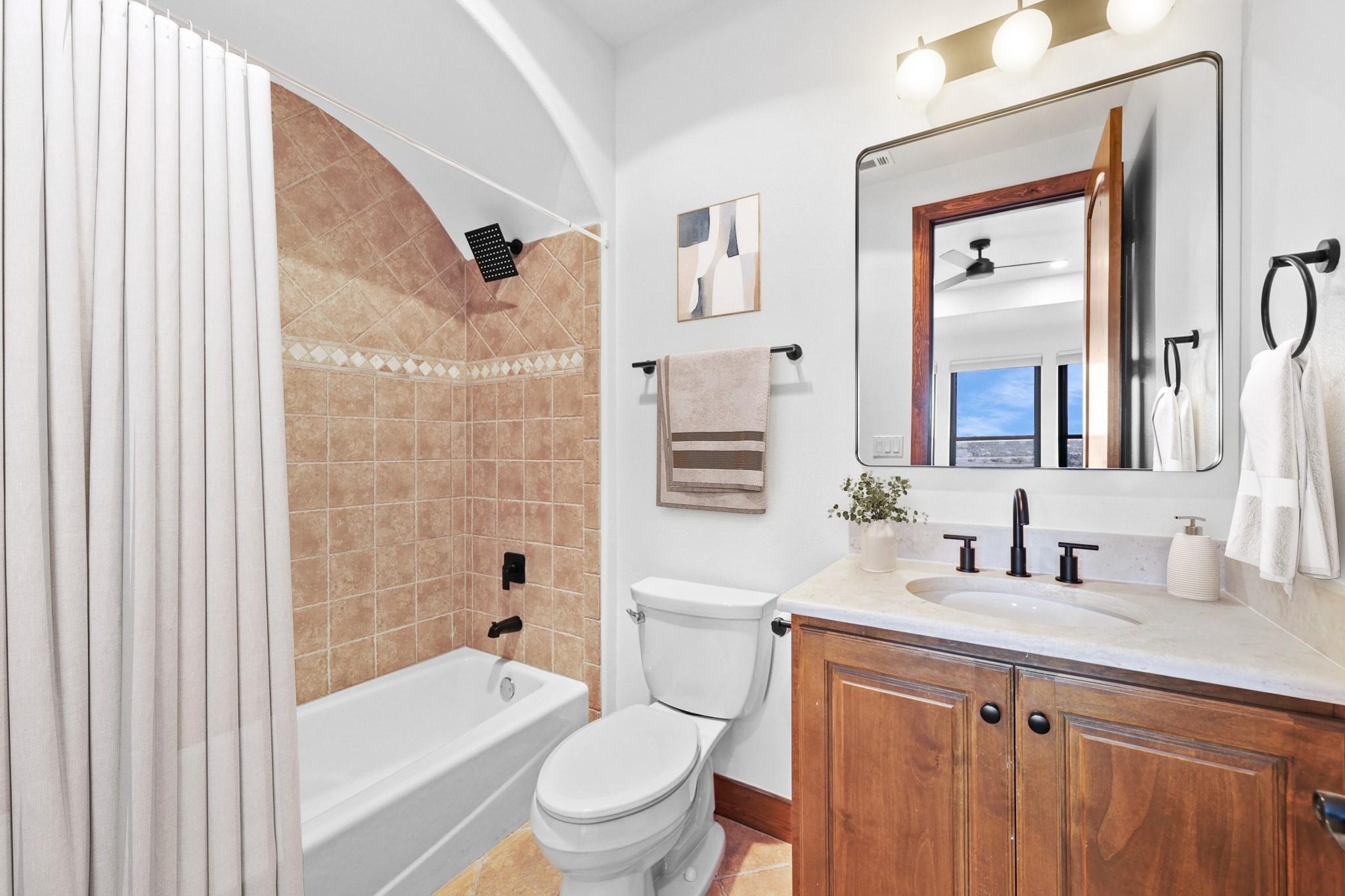 1400 Watercliffe Dr, Lago Vista, TX 78645