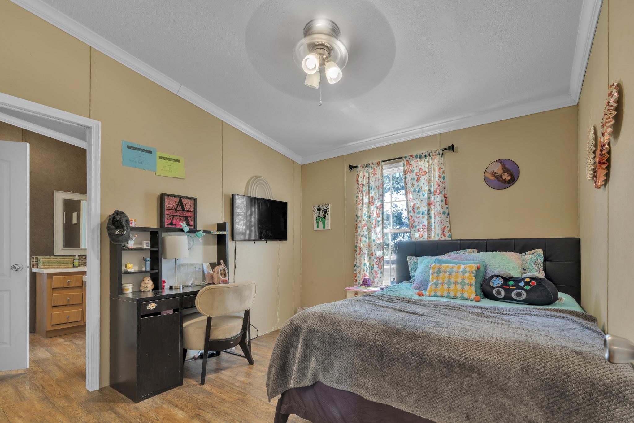 401 High Ridge Meadows Dr, Gonzales, TX 78629