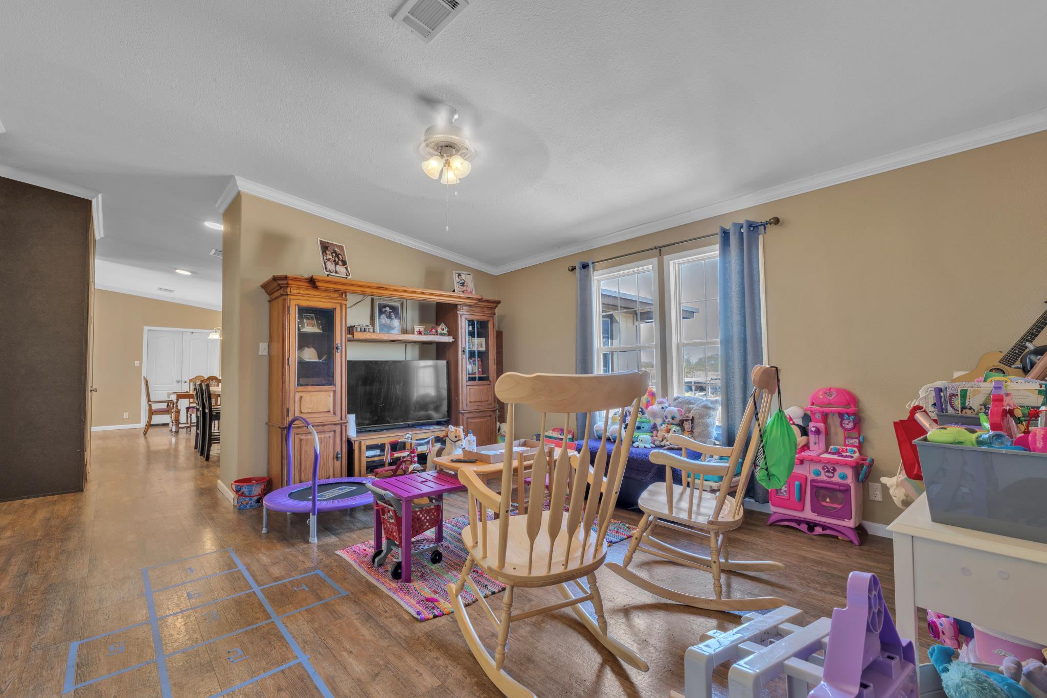 401 High Ridge Meadows Dr, Gonzales, TX 78629