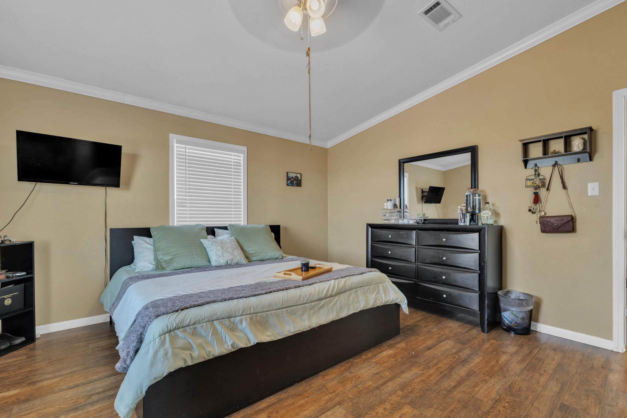 401 High Ridge Meadows Dr, Gonzales, TX 78629