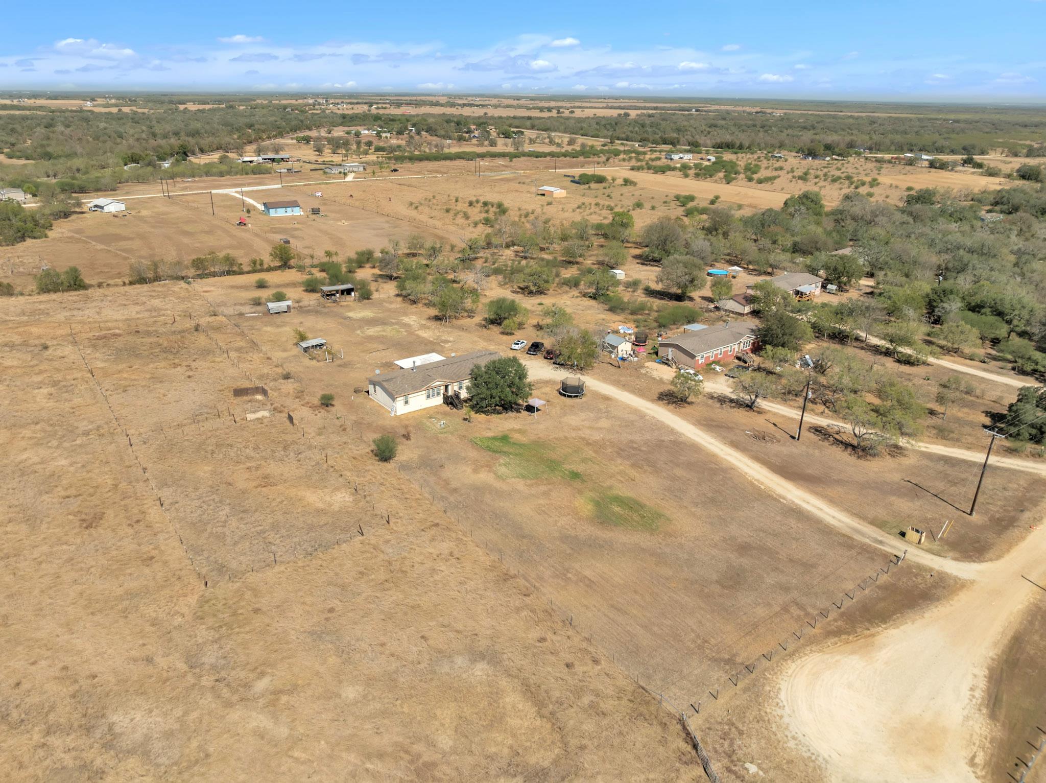 401 High Ridge Meadows Dr, Gonzales, TX 78629