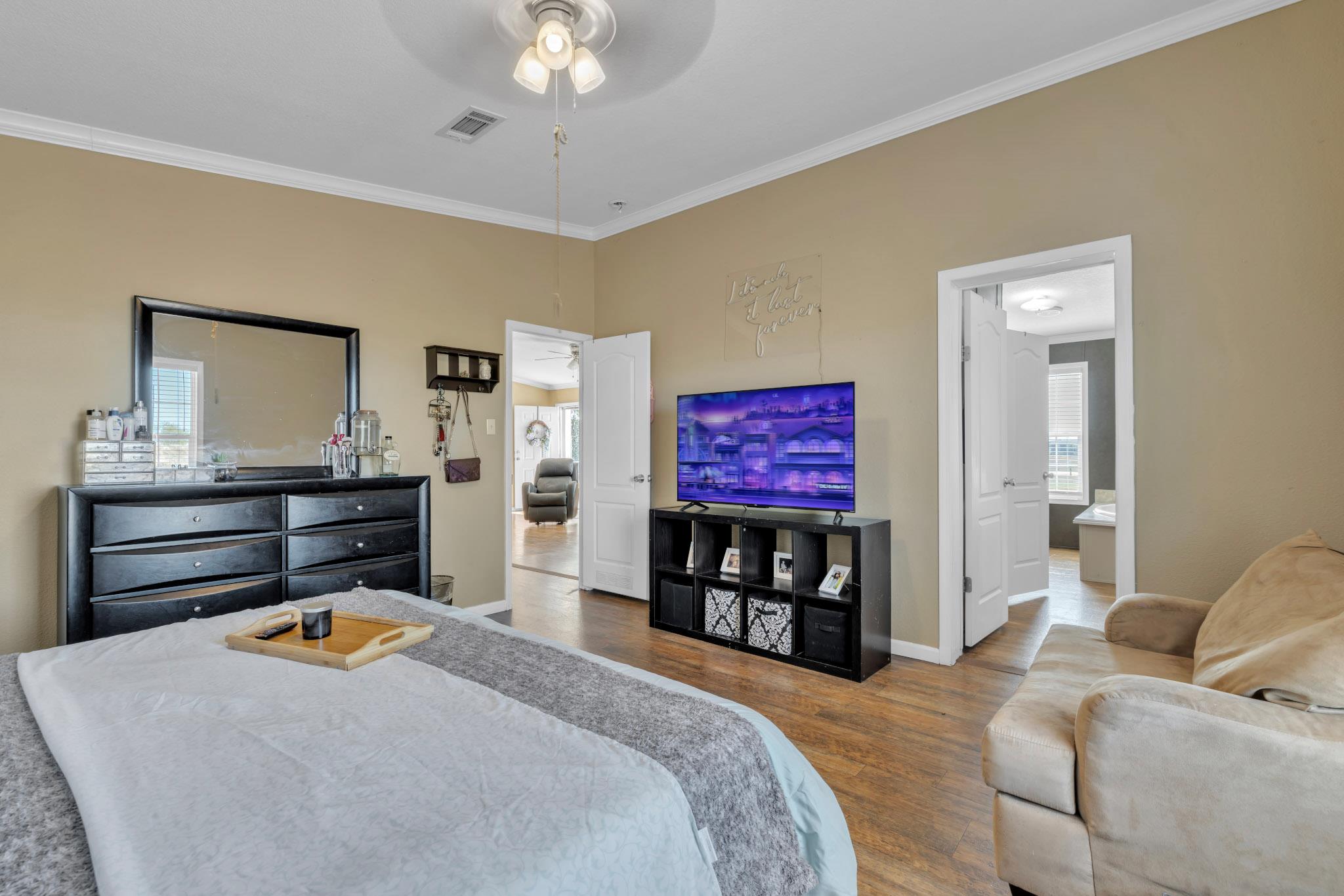 401 High Ridge Meadows Dr, Gonzales, TX 78629