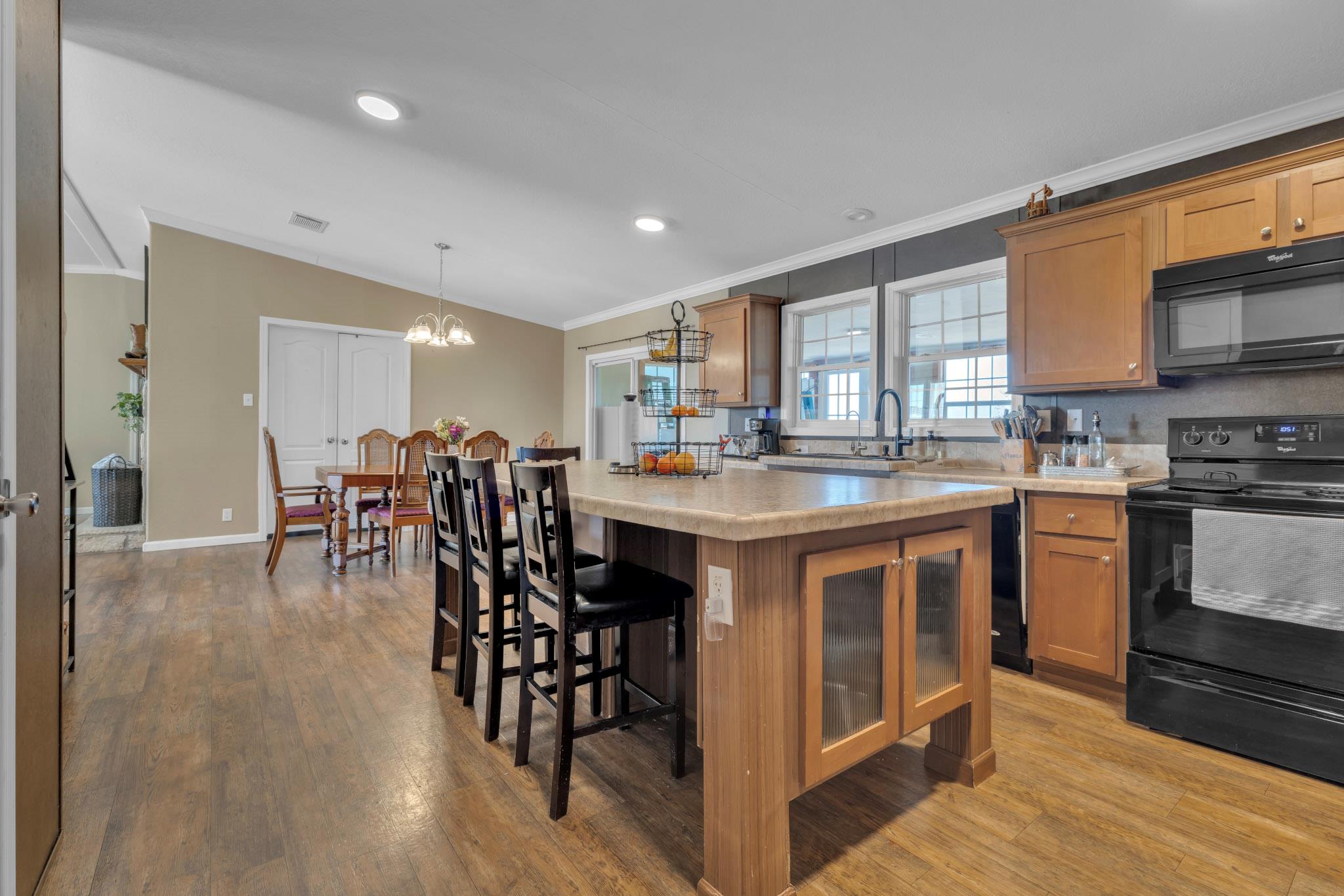 401 High Ridge Meadows Dr, Gonzales, TX 78629