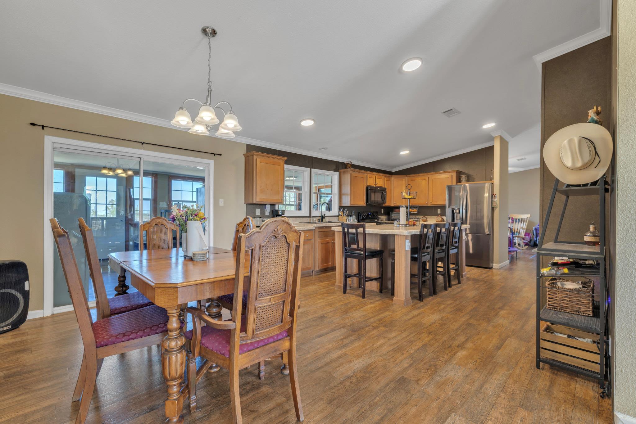 401 High Ridge Meadows Dr, Gonzales, TX 78629