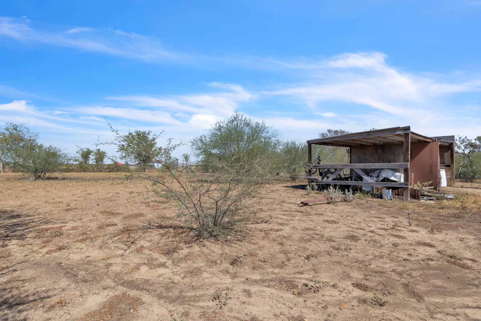 401 High Ridge Meadows Dr, Gonzales, TX 78629