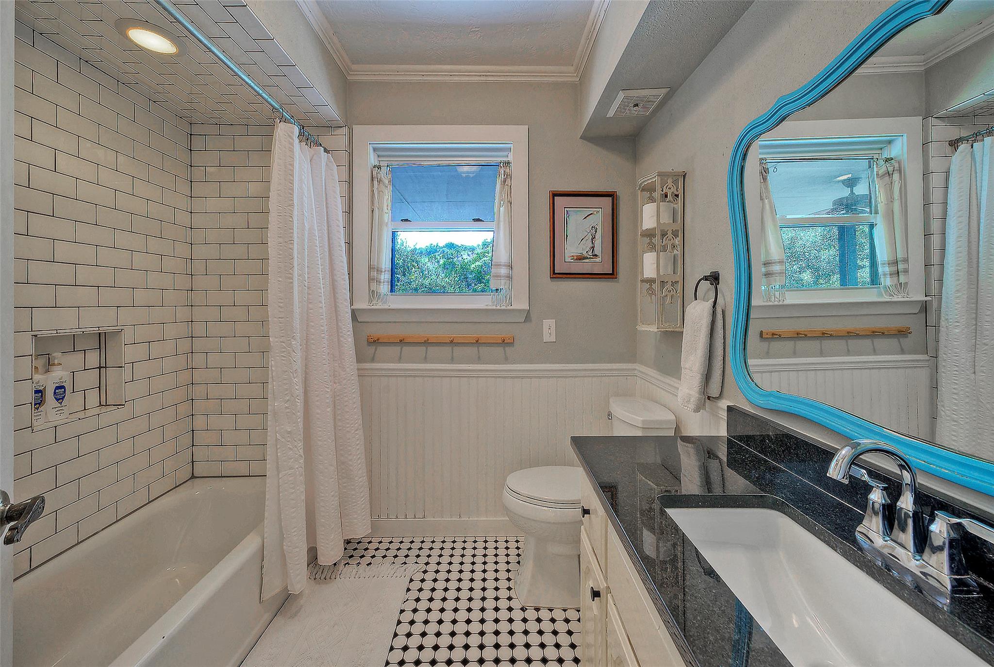 101 Arrowlake Rd, Wimberley, TX 78676