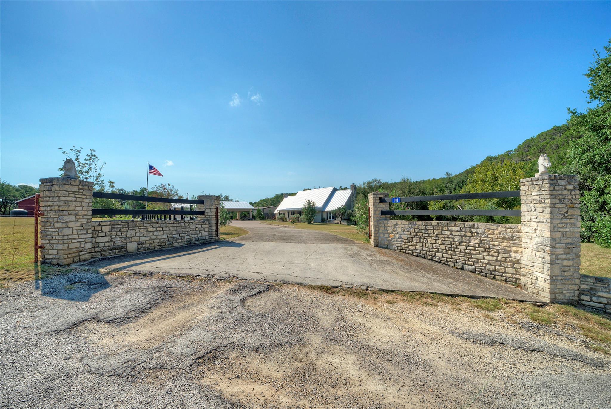 101 Arrowlake Rd, Wimberley, TX 78676