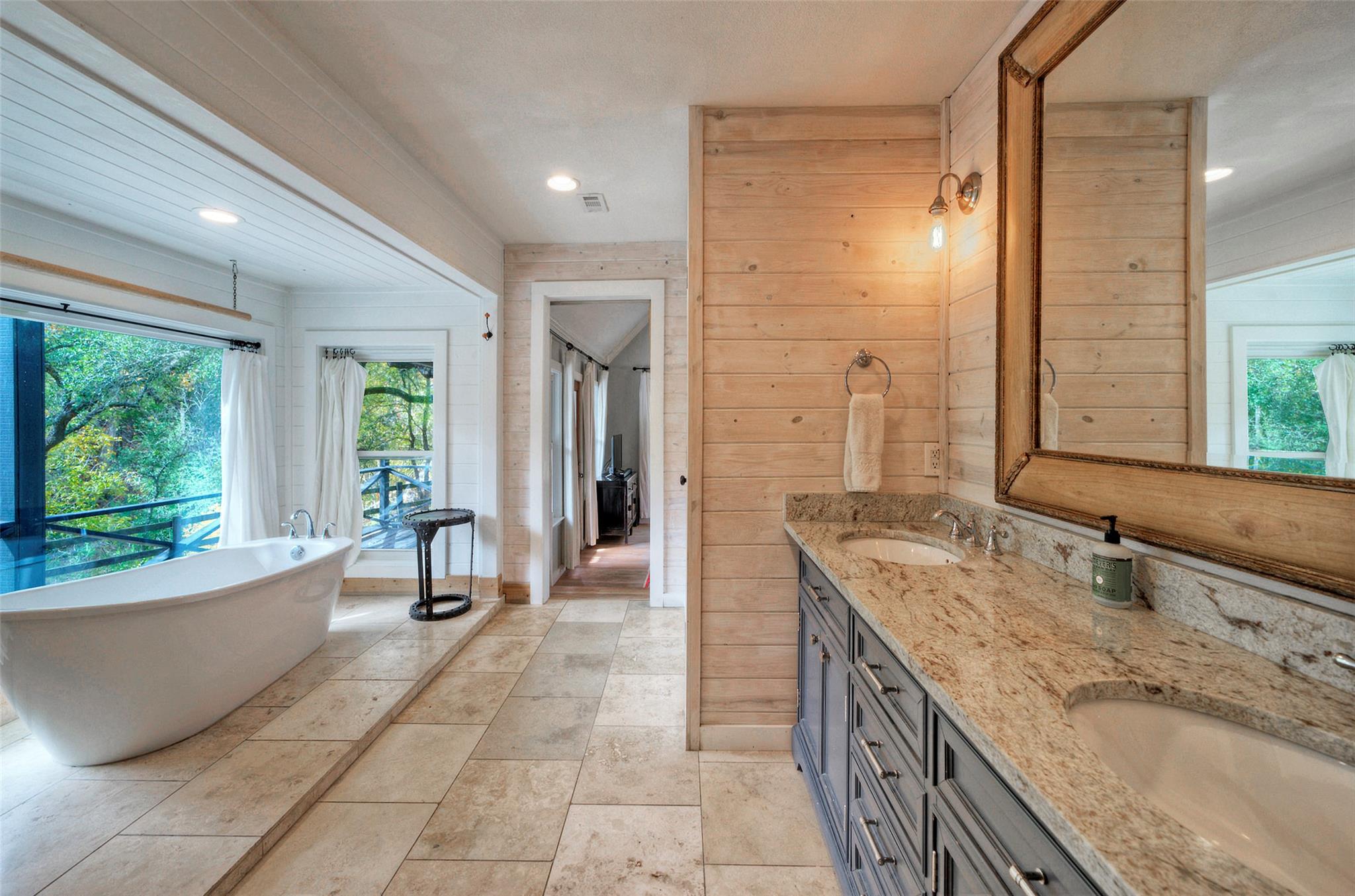 101 Arrowlake Rd, Wimberley, TX 78676