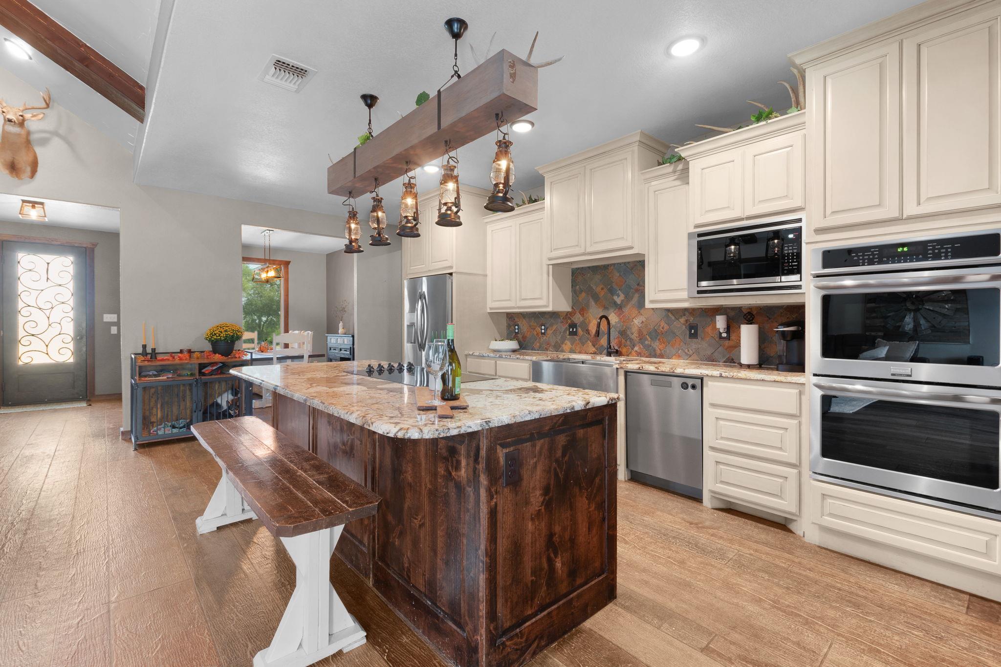 6757 County Road 3010, Lampasas, TX 76550