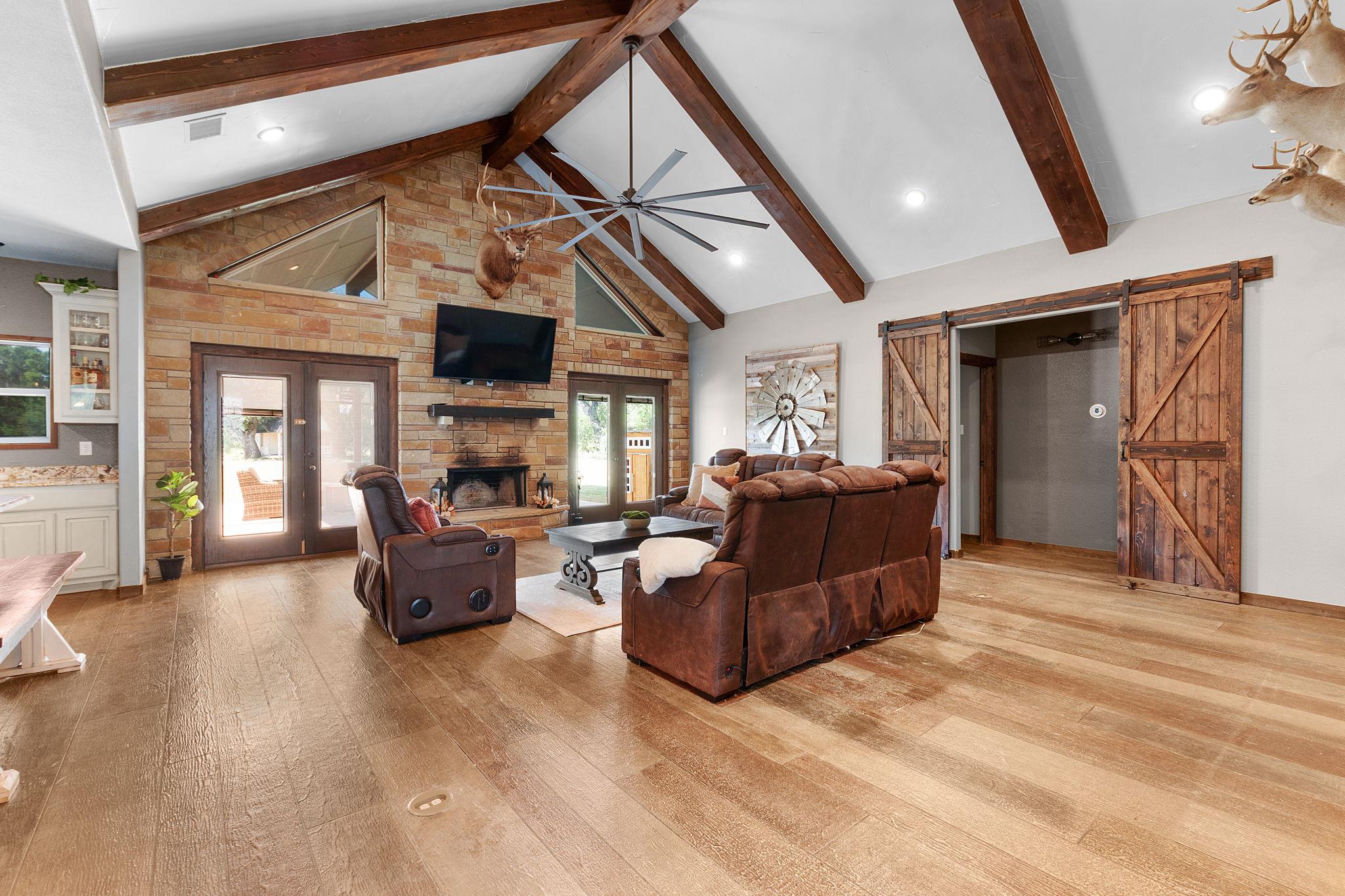 6757 County Road 3010, Lampasas, TX 76550