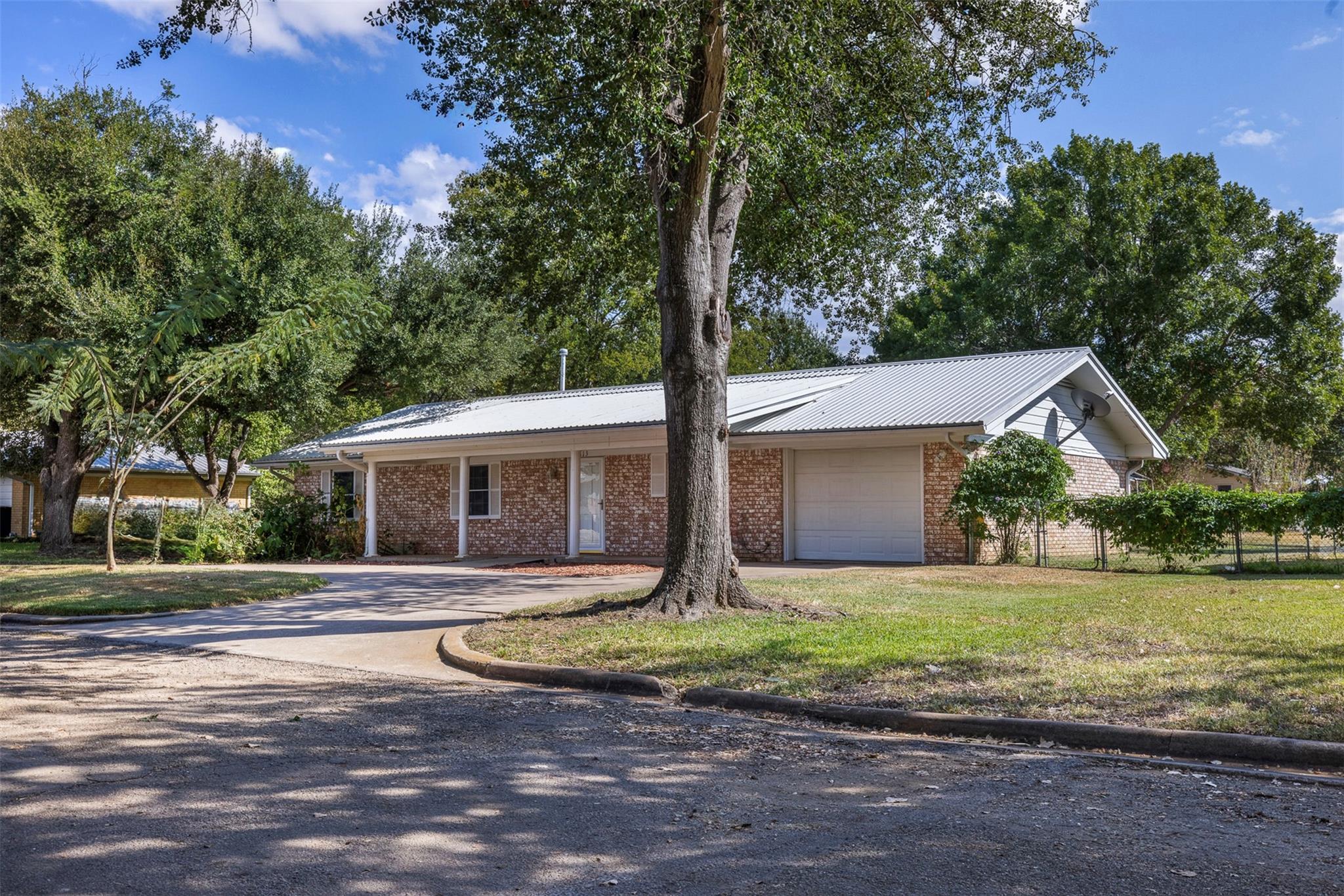 113 North Ave, Lexington, TX 78947