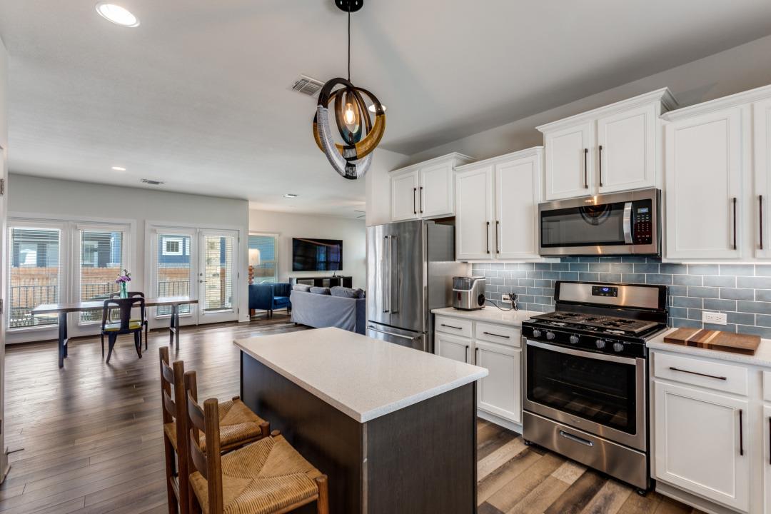 7909 Donnelley Dr, Austin, TX 78744