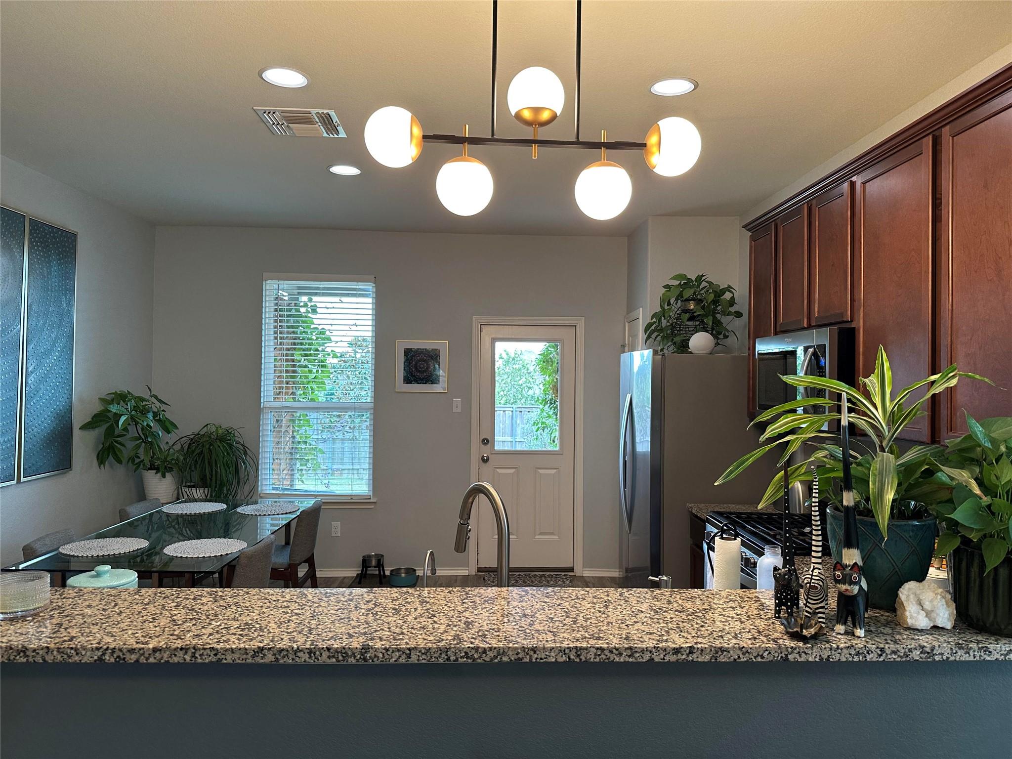 302 Eves Necklace Dr, Buda, TX 78610