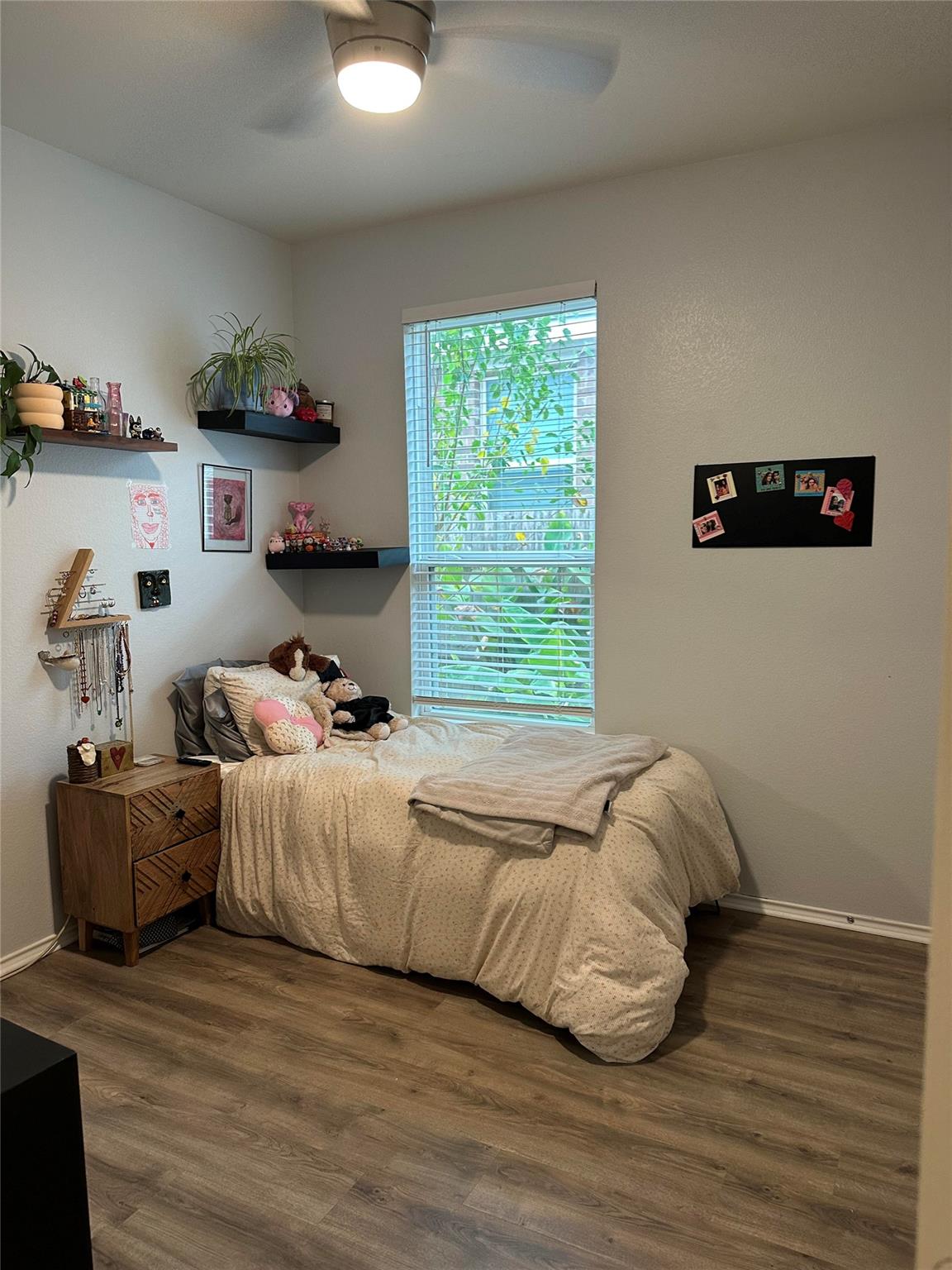 302 Eves Necklace Dr, Buda, TX 78610